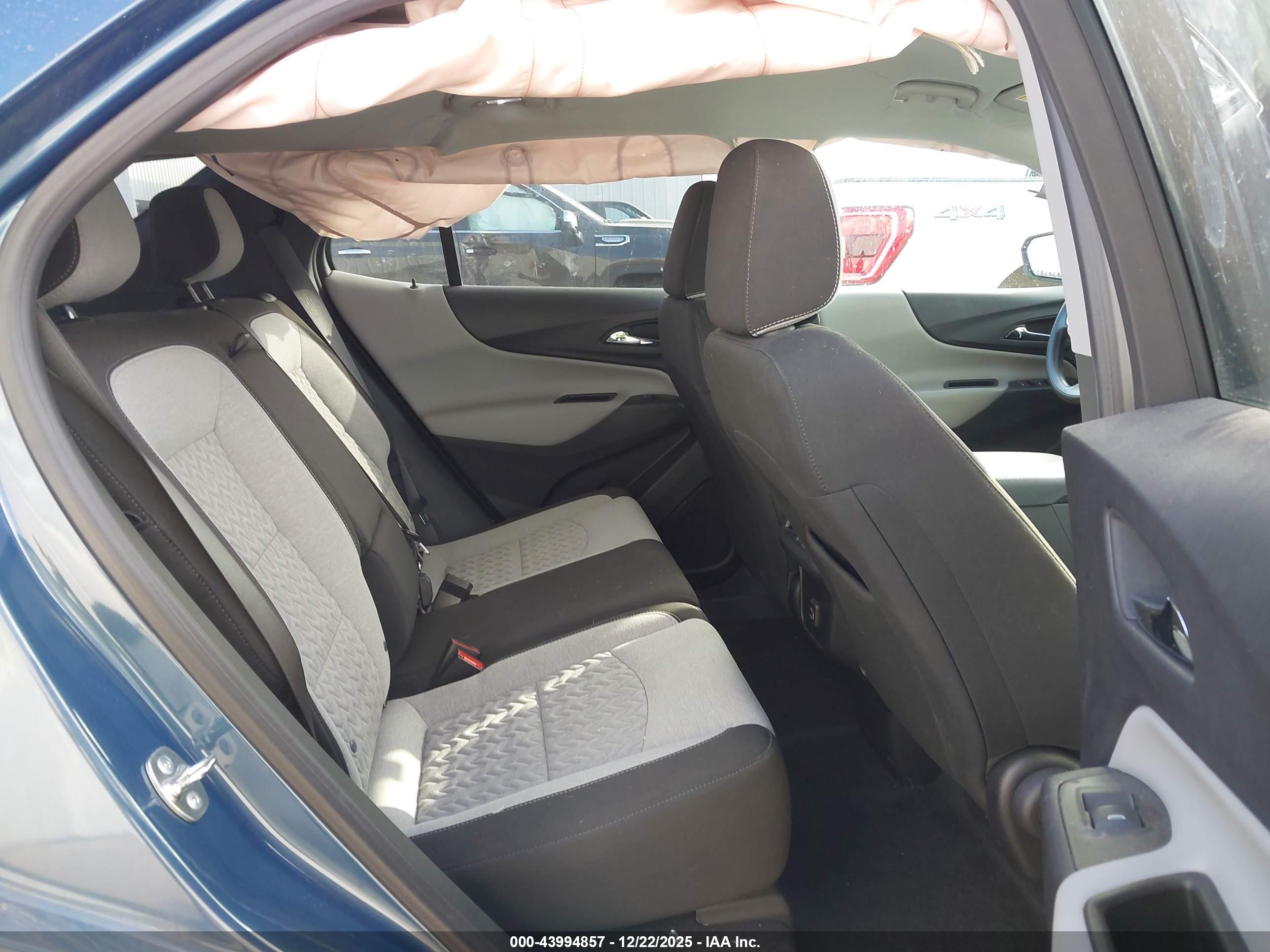 CHEVROLET EQUINOX image 8