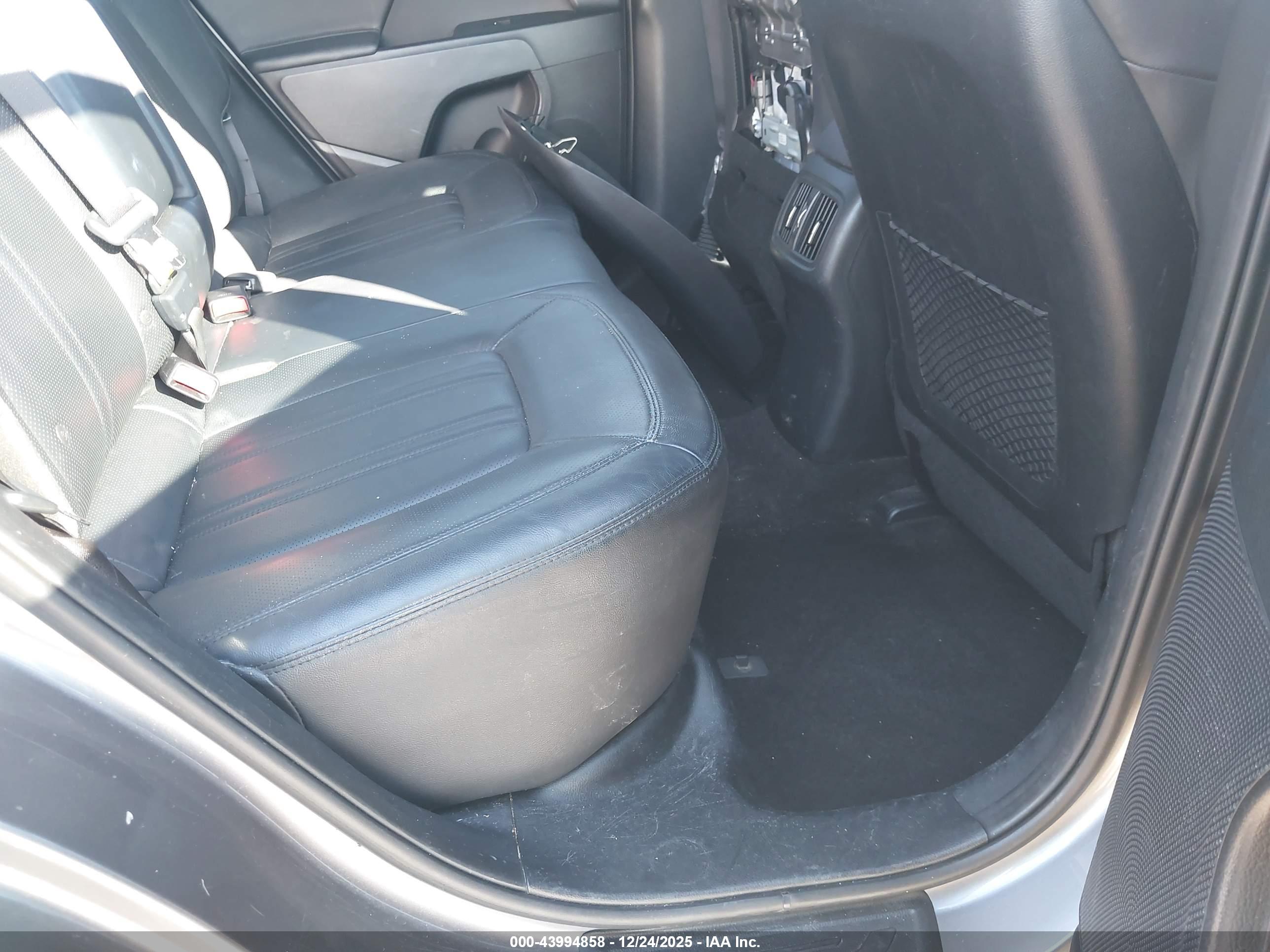 KIA SPORTAGE image 8
