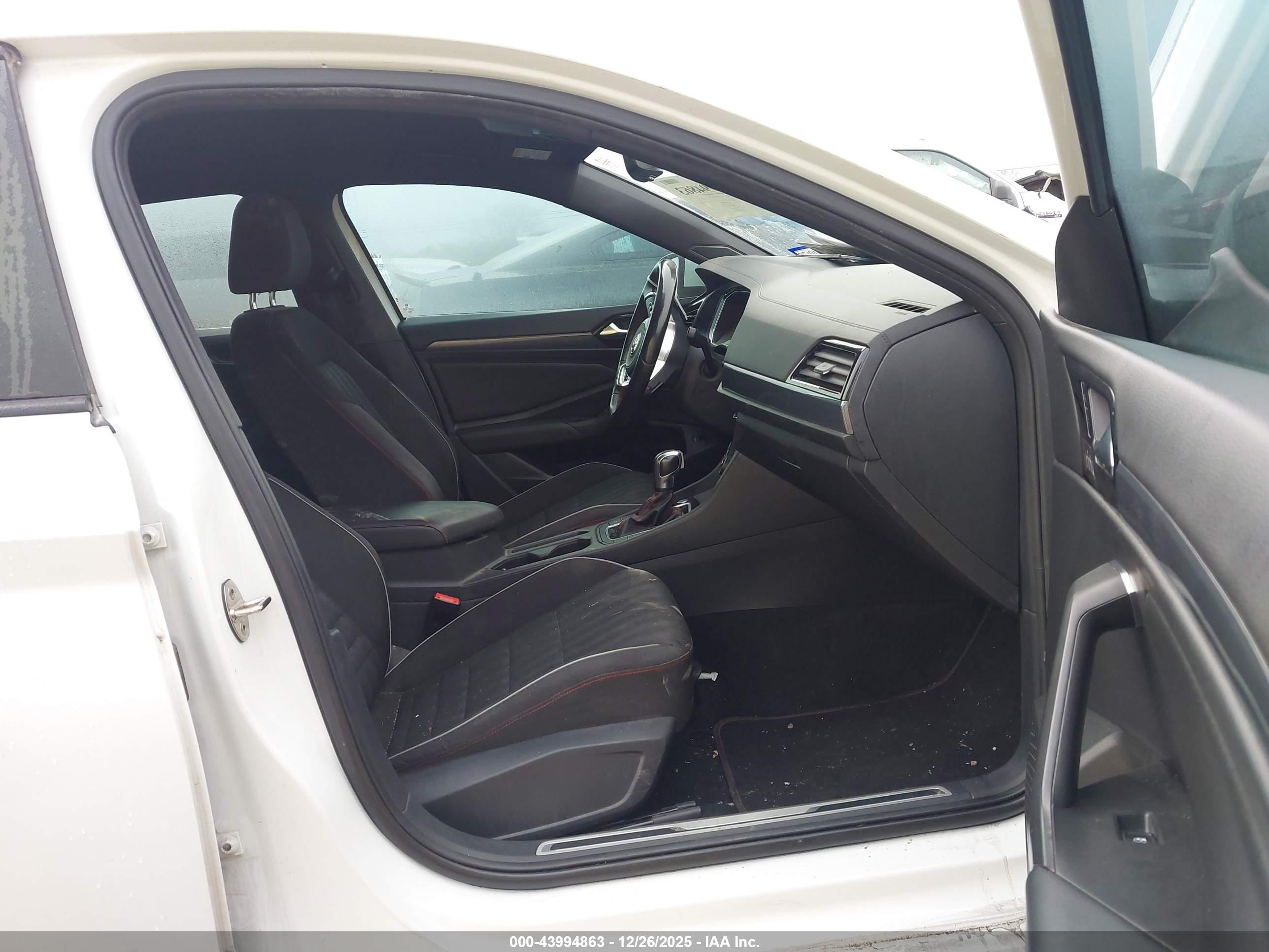 VOLKSWAGEN JETTA image 5