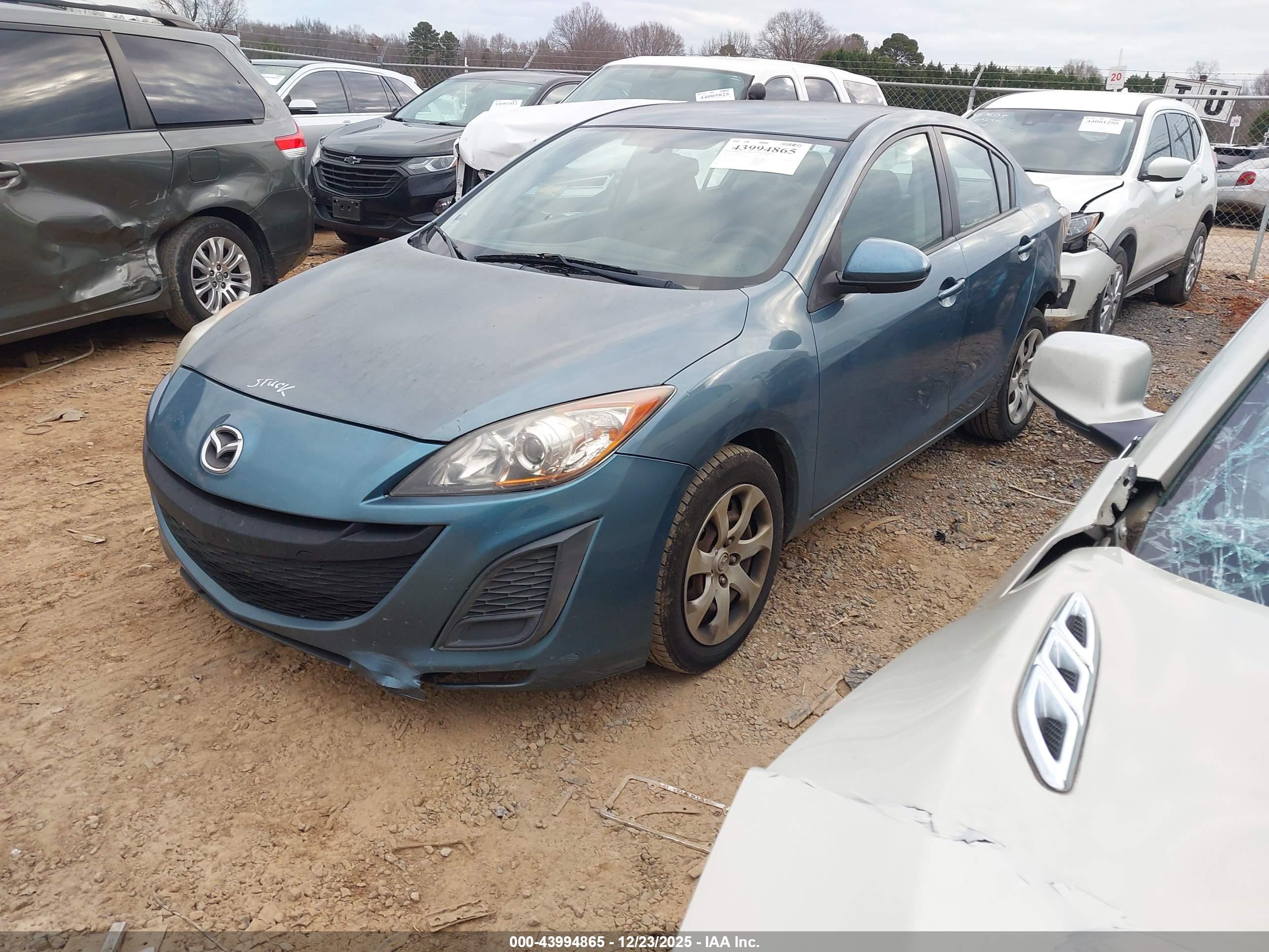 MAZDA MAZDA3 image 2