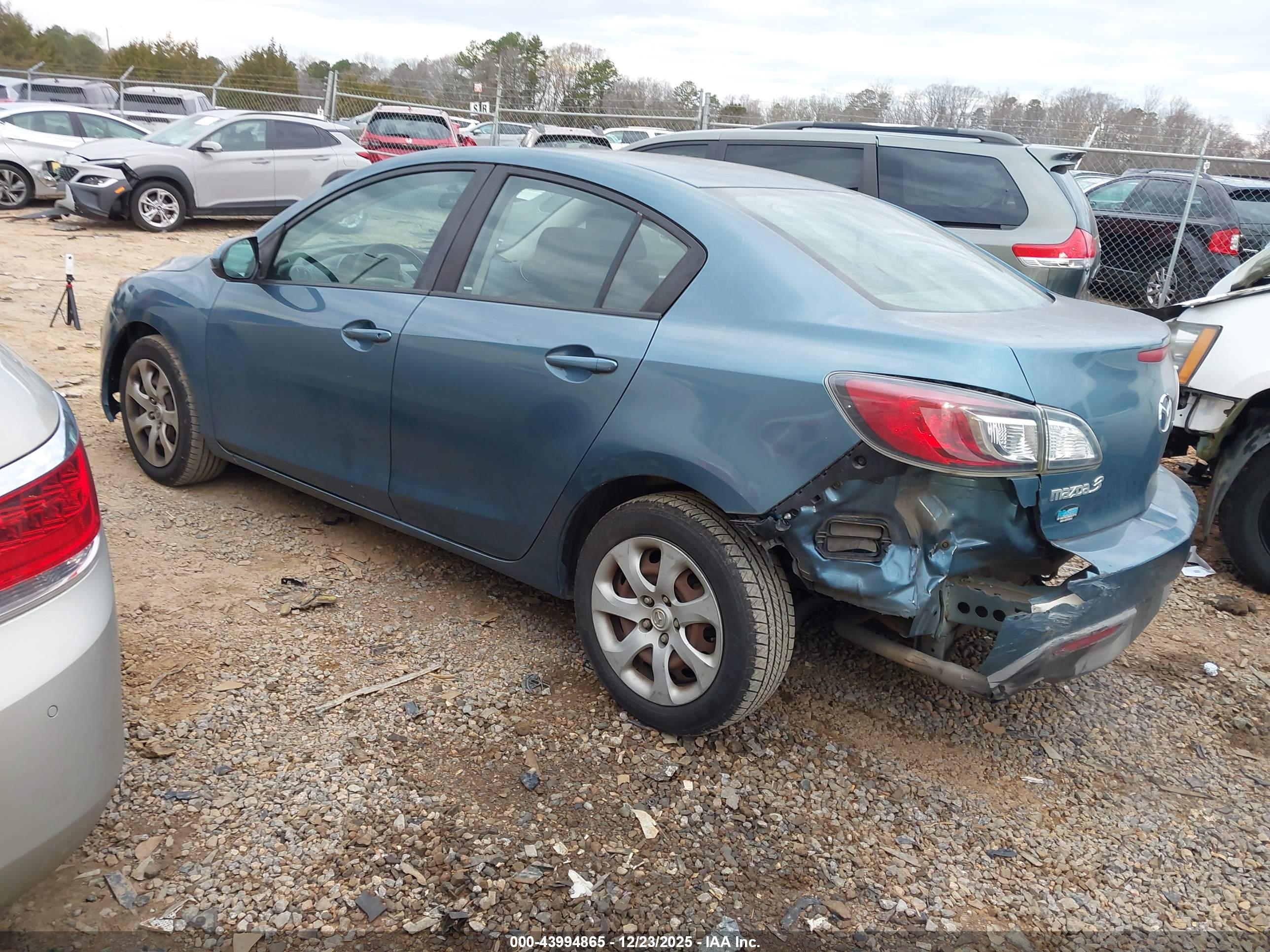 MAZDA MAZDA3 image 3