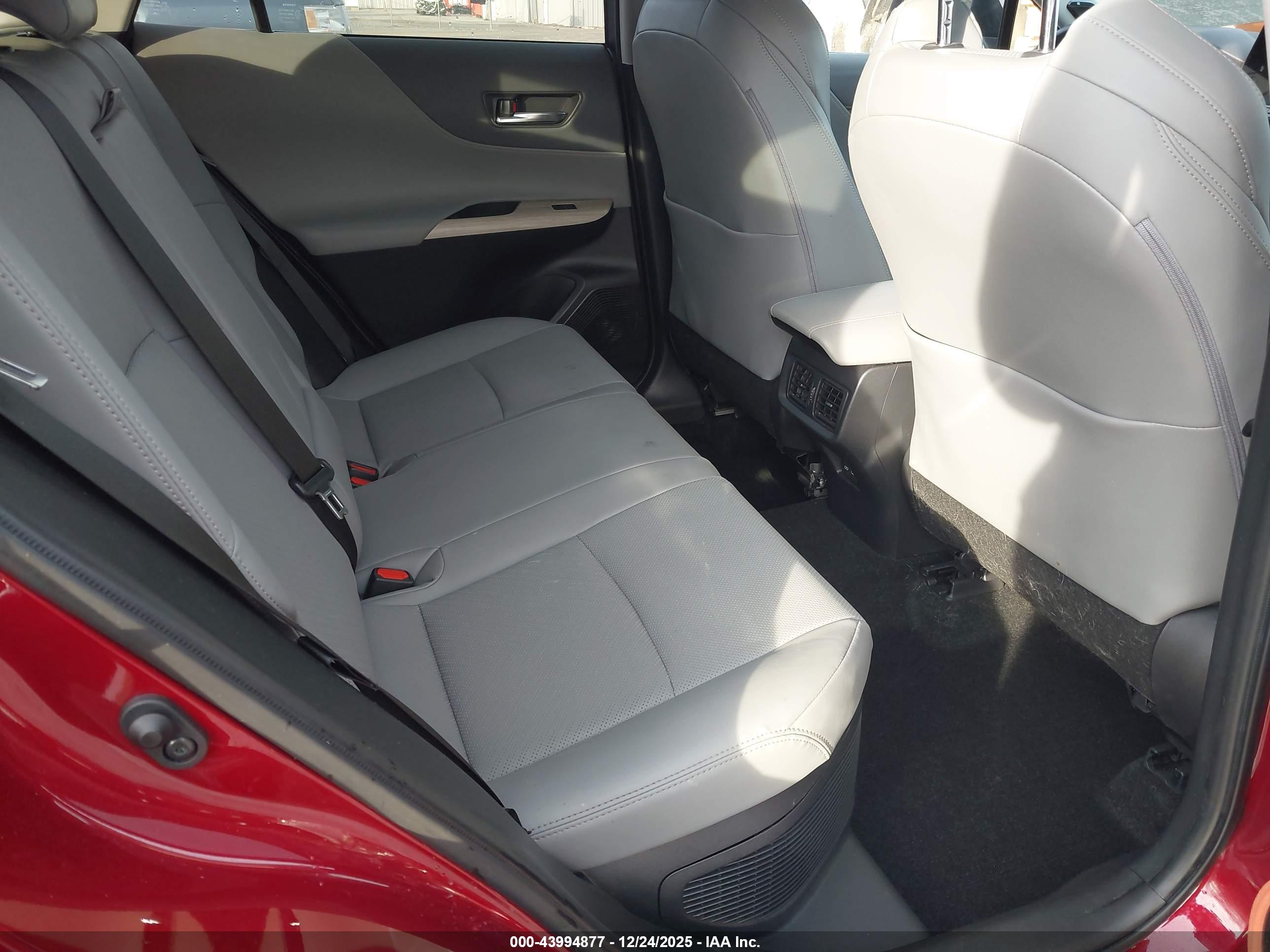TOYOTA VENZA image 8