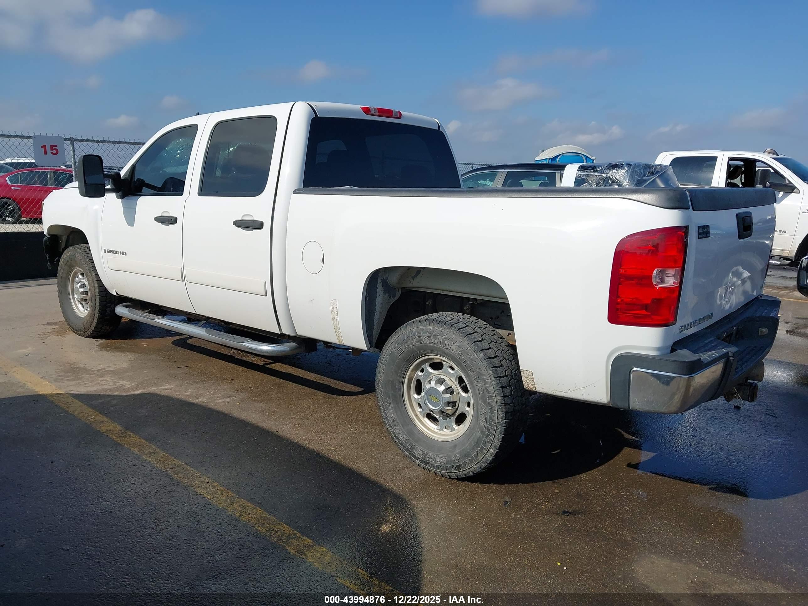 CHEVROLET SILVERADO image 3