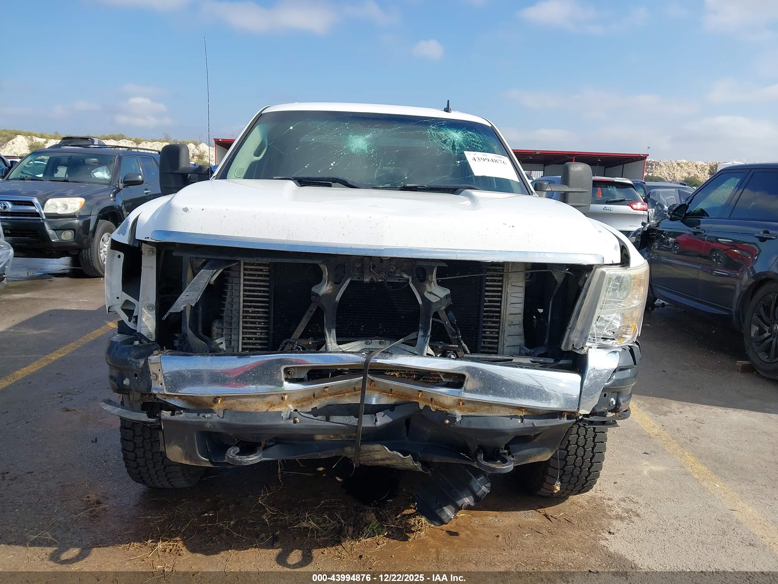 CHEVROLET SILVERADO image 6