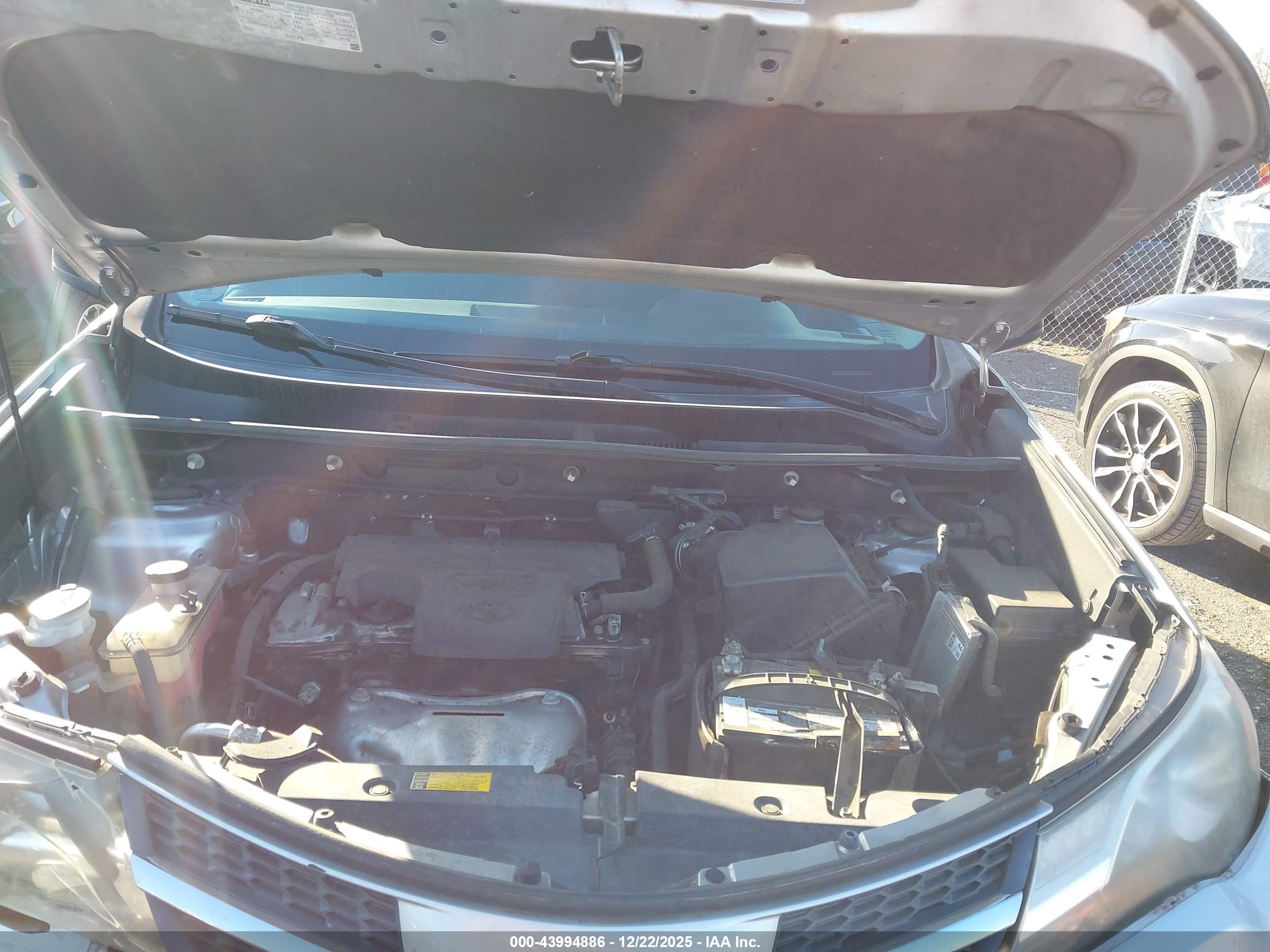 TOYOTA RAV4 image 10