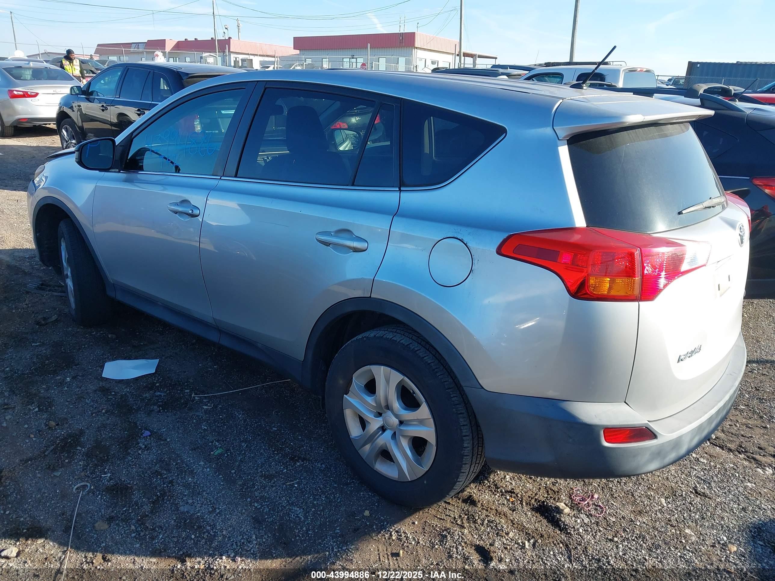 TOYOTA RAV4 image 3
