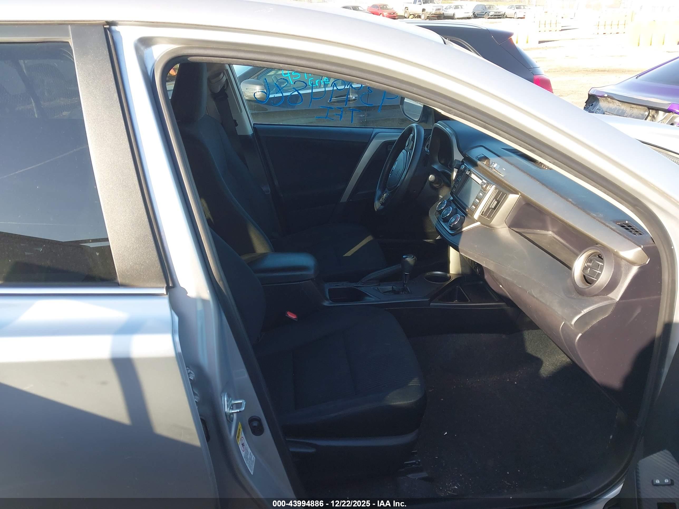 TOYOTA RAV4 image 5