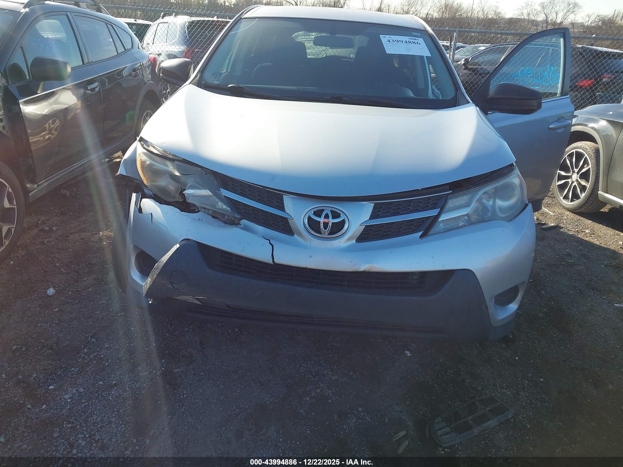 TOYOTA RAV4 image 6