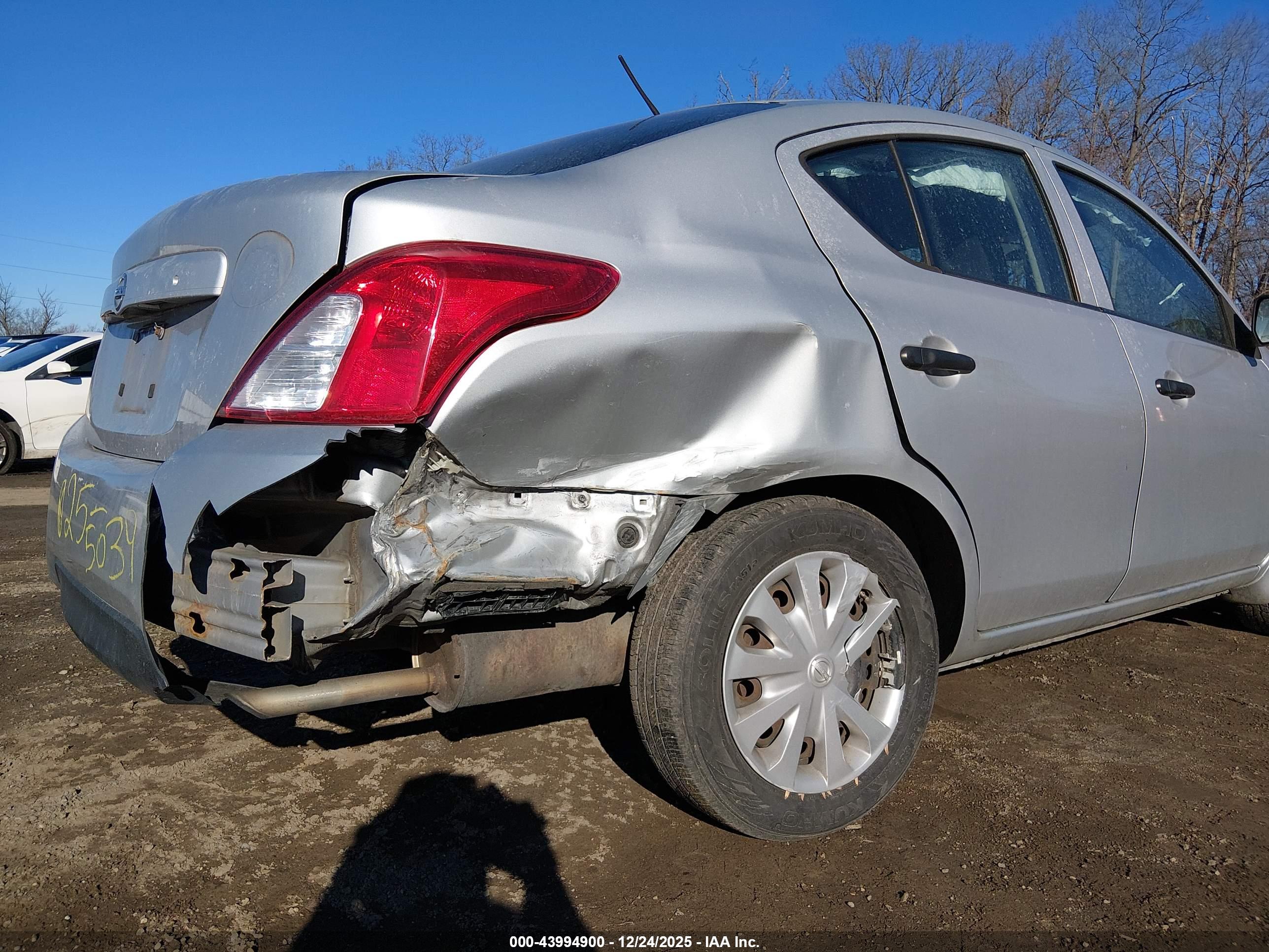 NISSAN VERSA image 6