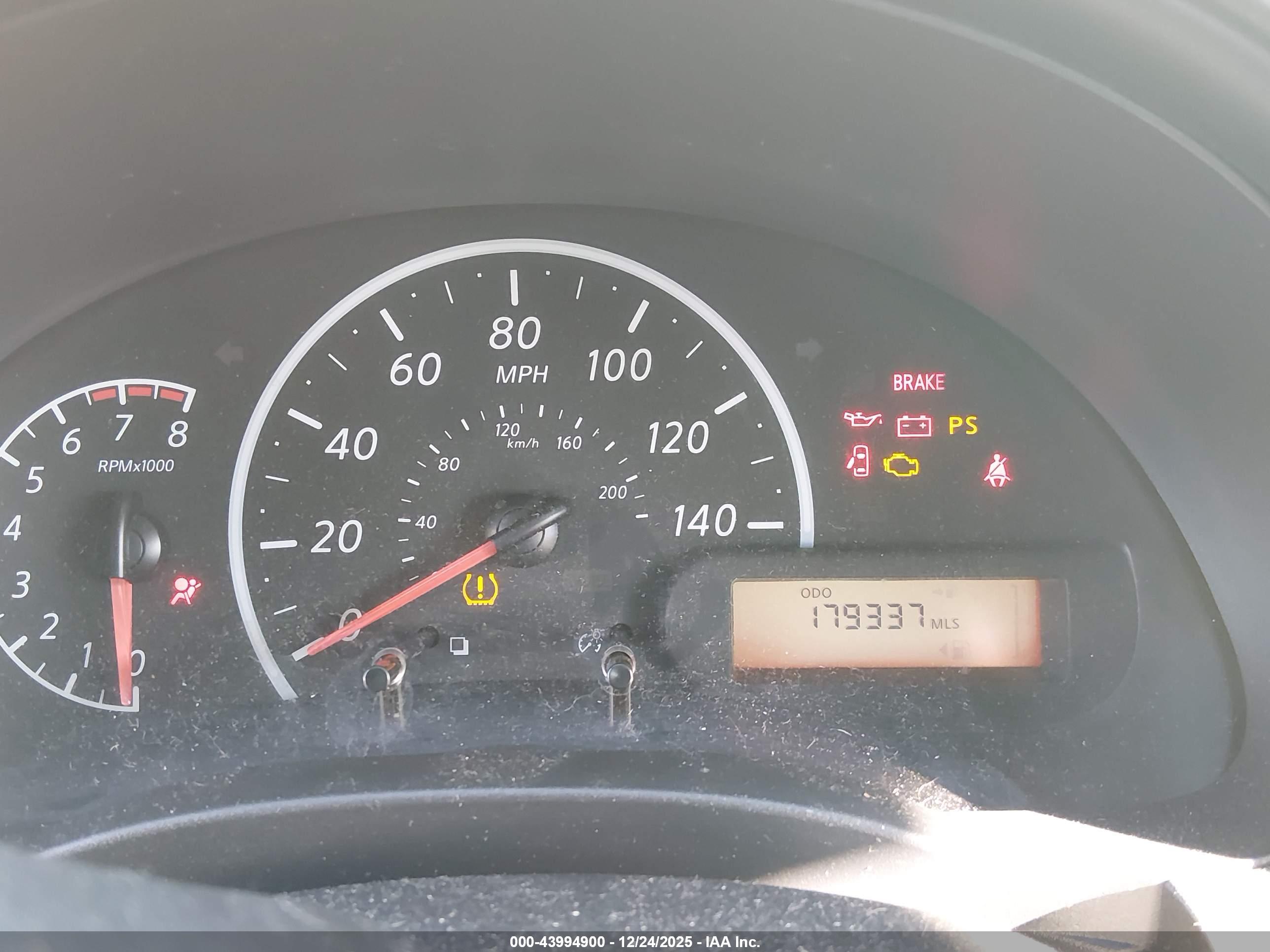 NISSAN VERSA image 7