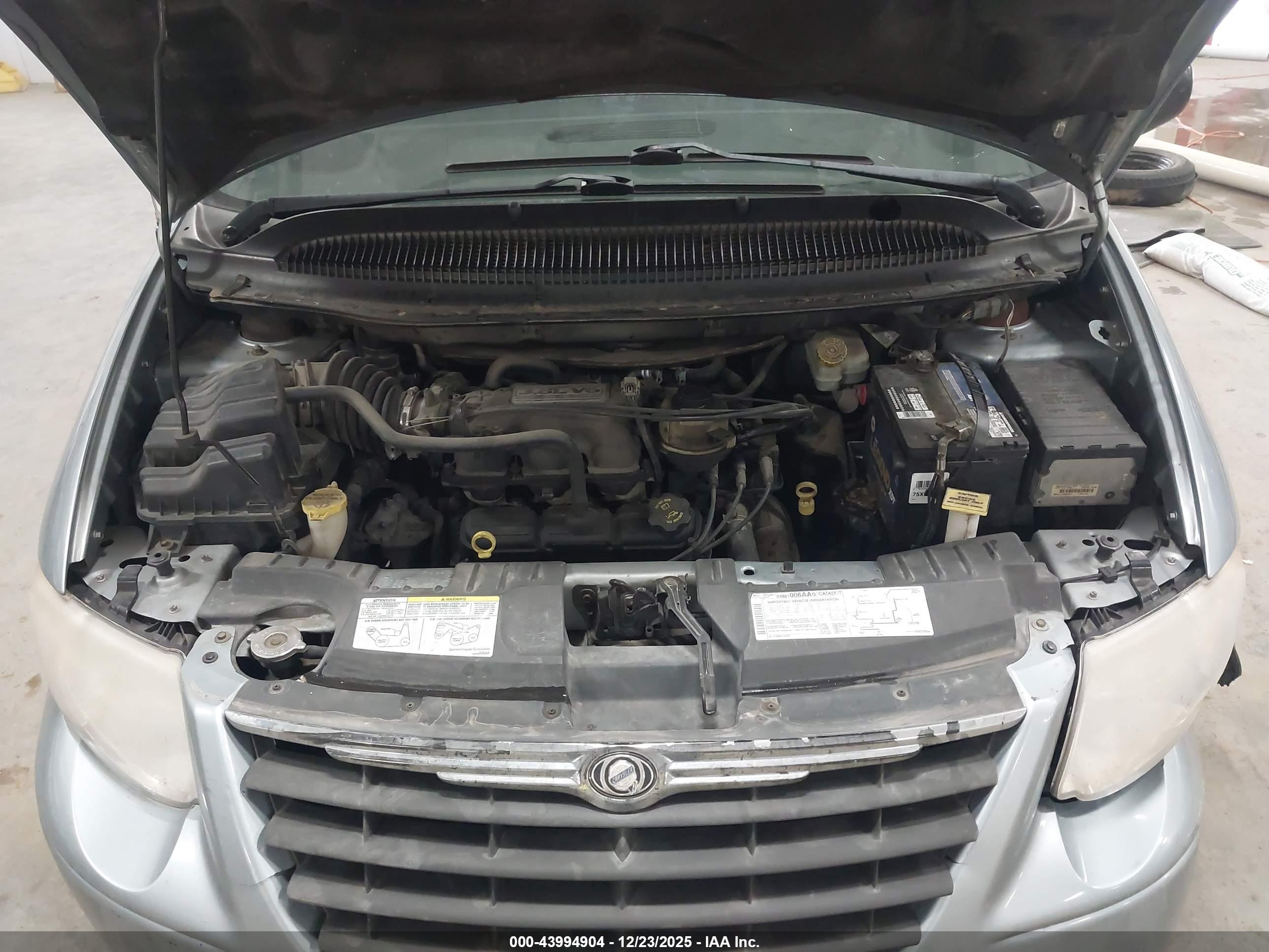 CHRYSLER TOWN image 10