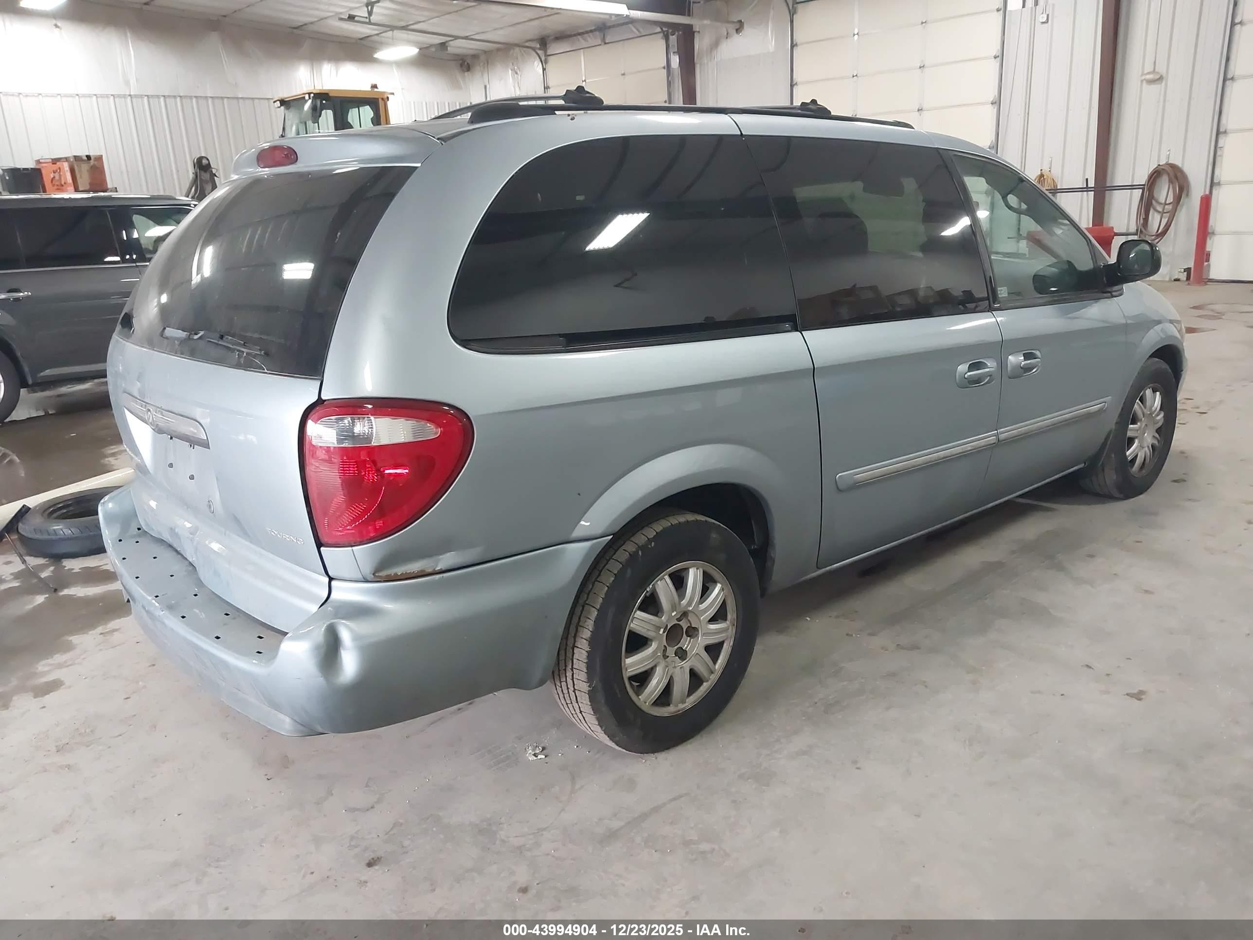 CHRYSLER TOWN image 4