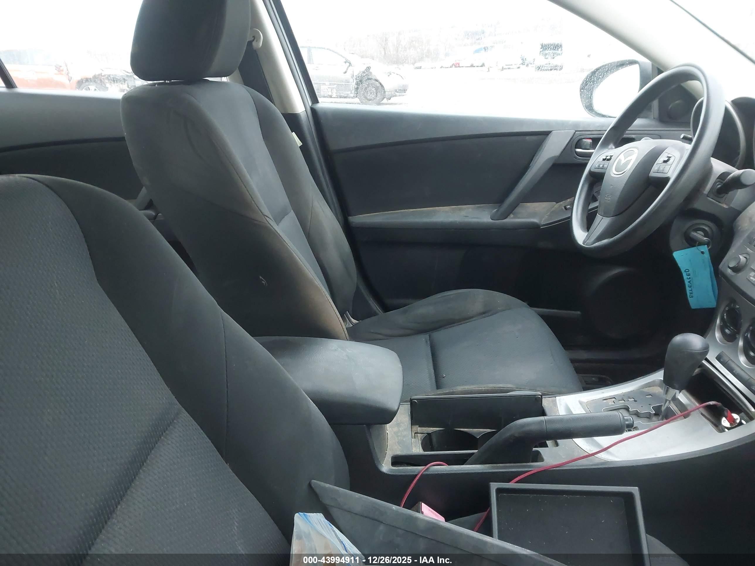 MAZDA MAZDA3 image 5
