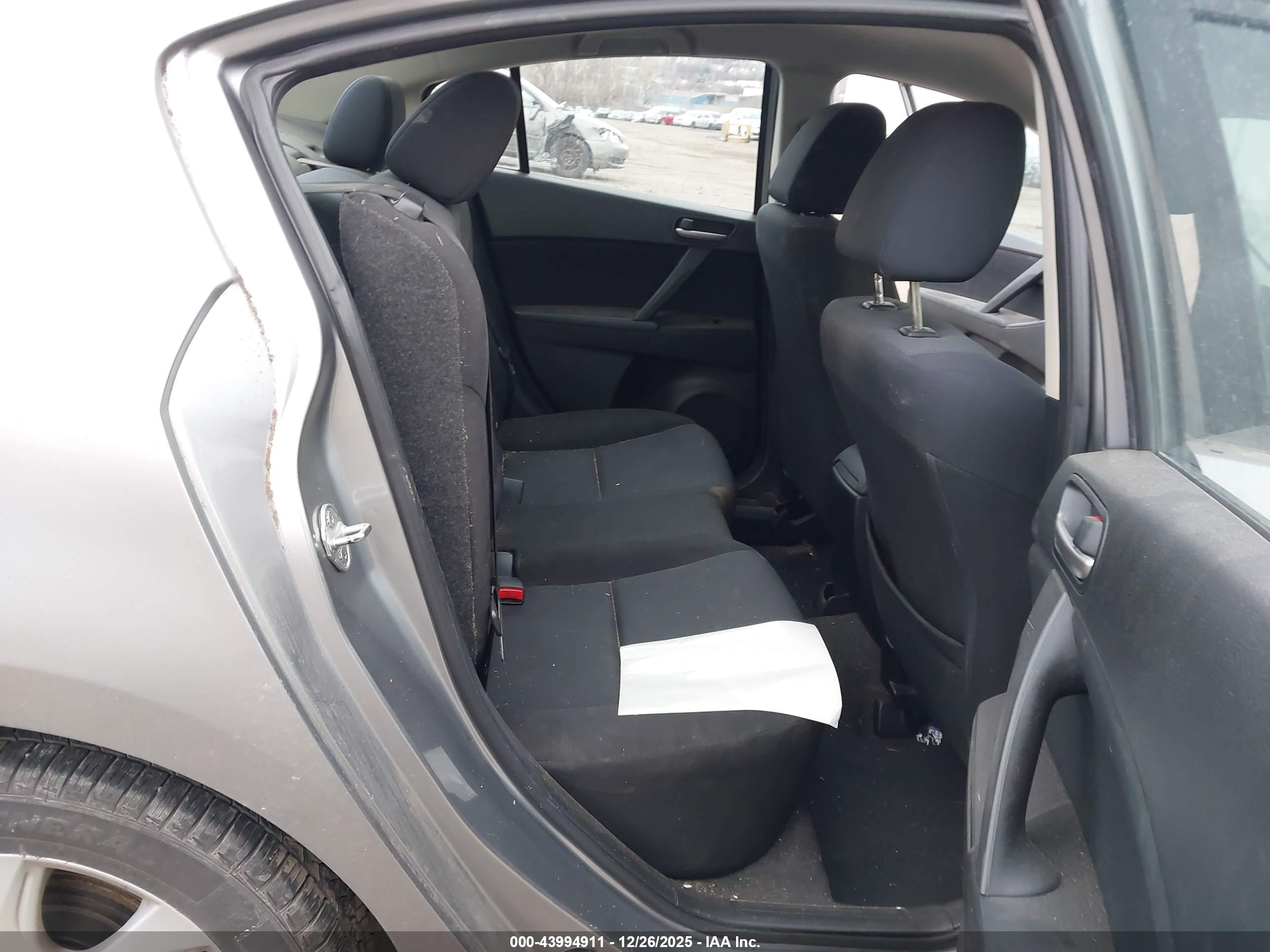 MAZDA MAZDA3 image 8