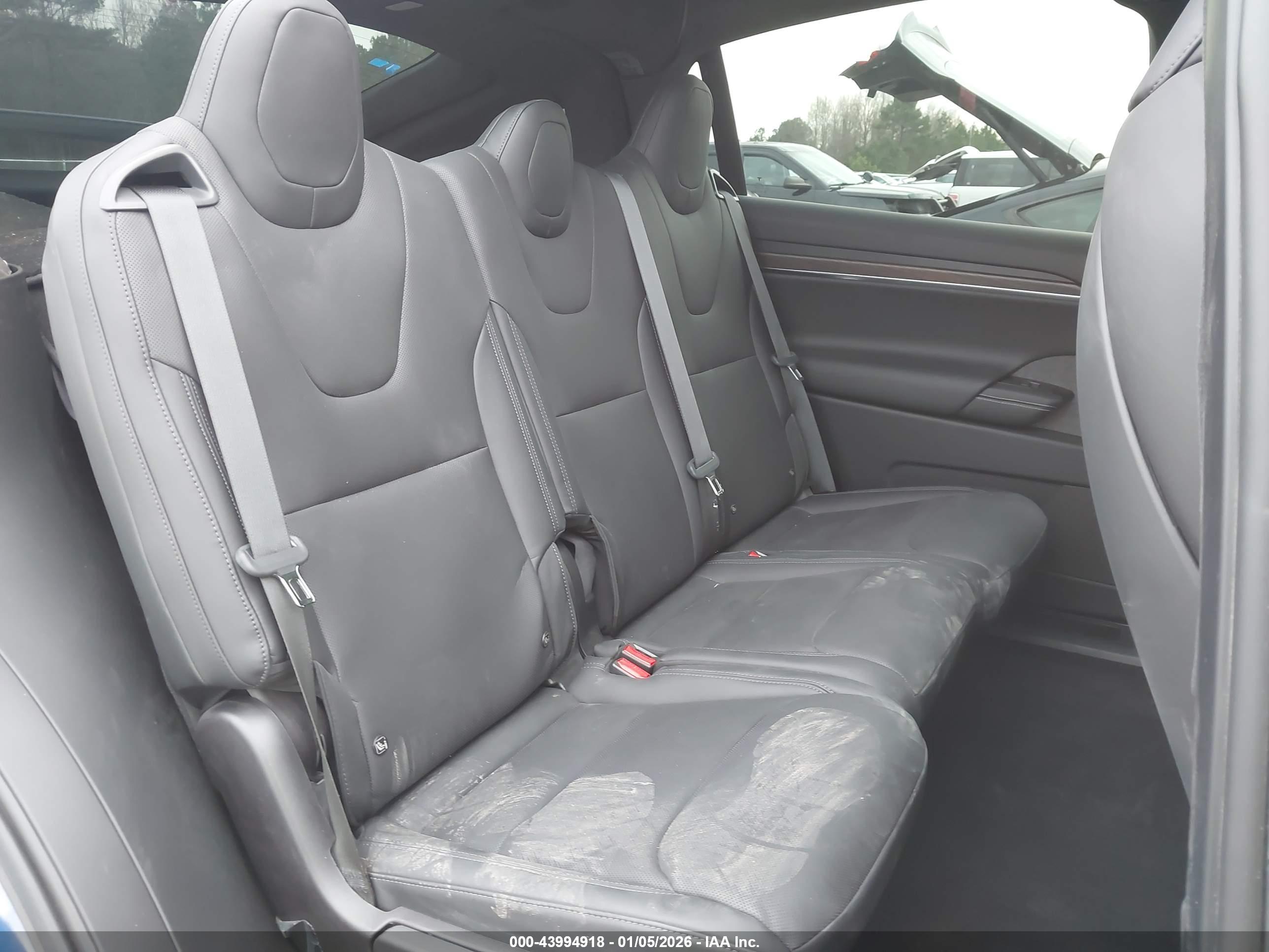 TESLA MODEL image 8
