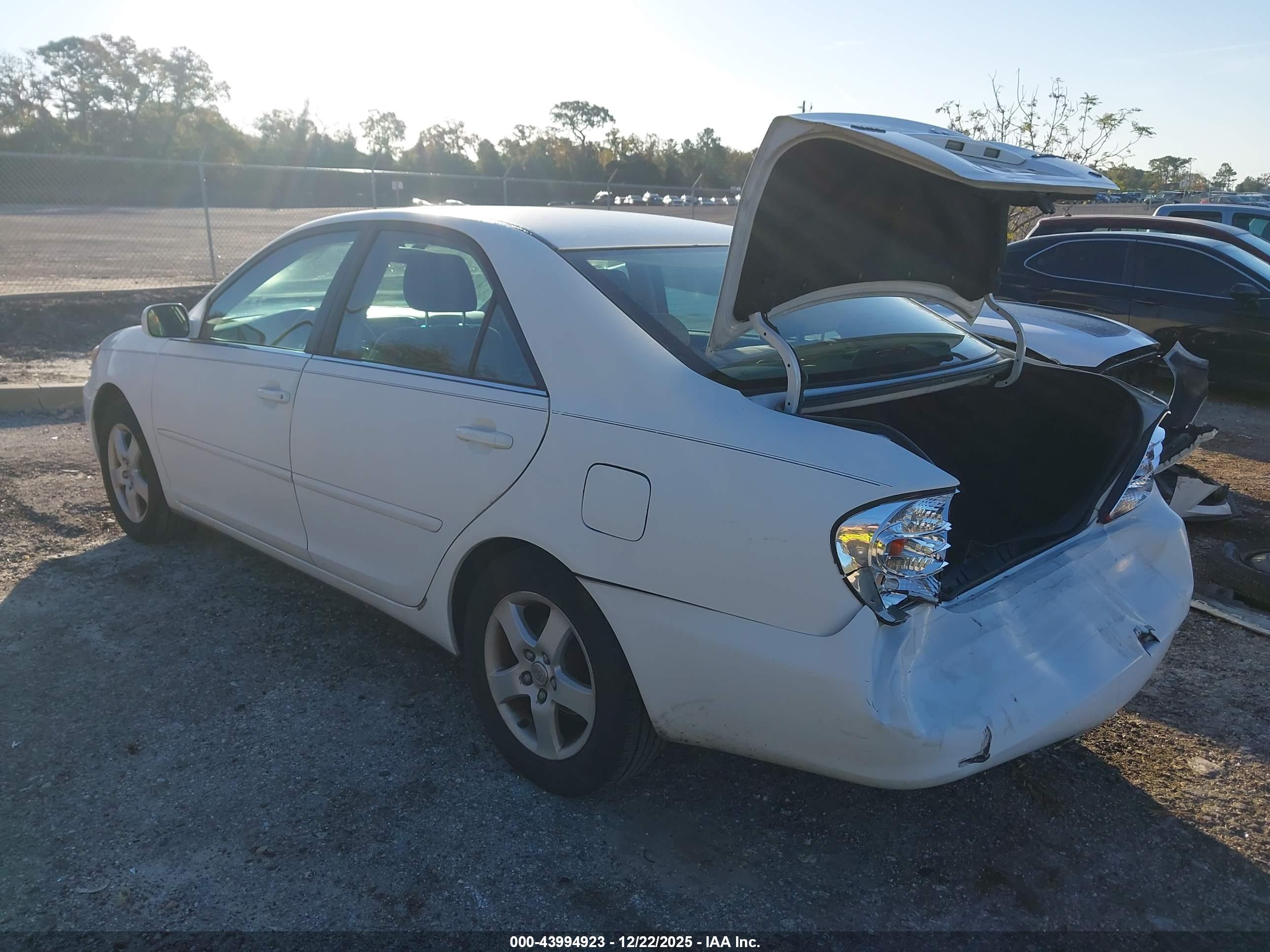 TOYOTA CAMRY image 3