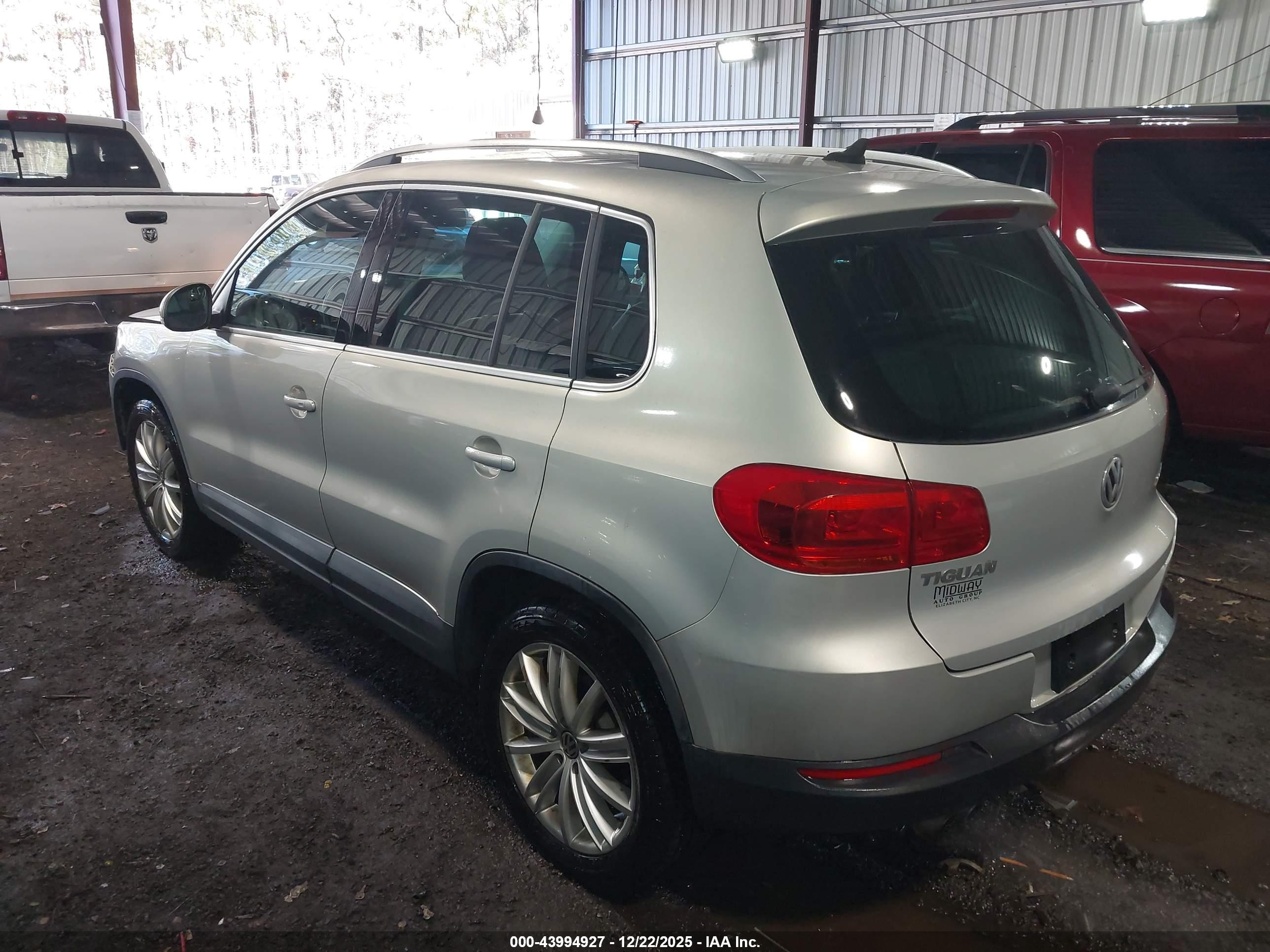 VOLKSWAGEN TIGUAN image 3