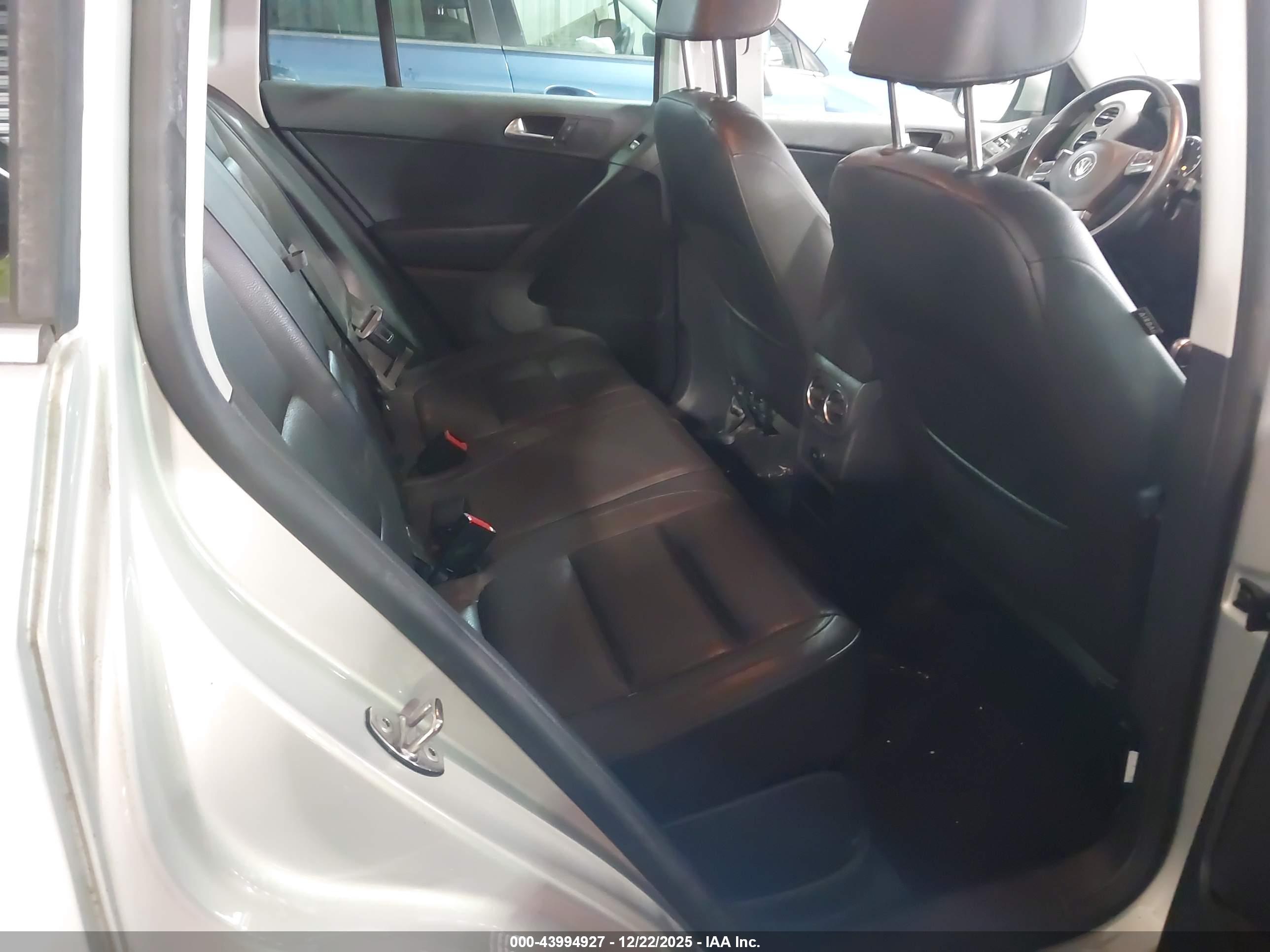 VOLKSWAGEN TIGUAN image 8