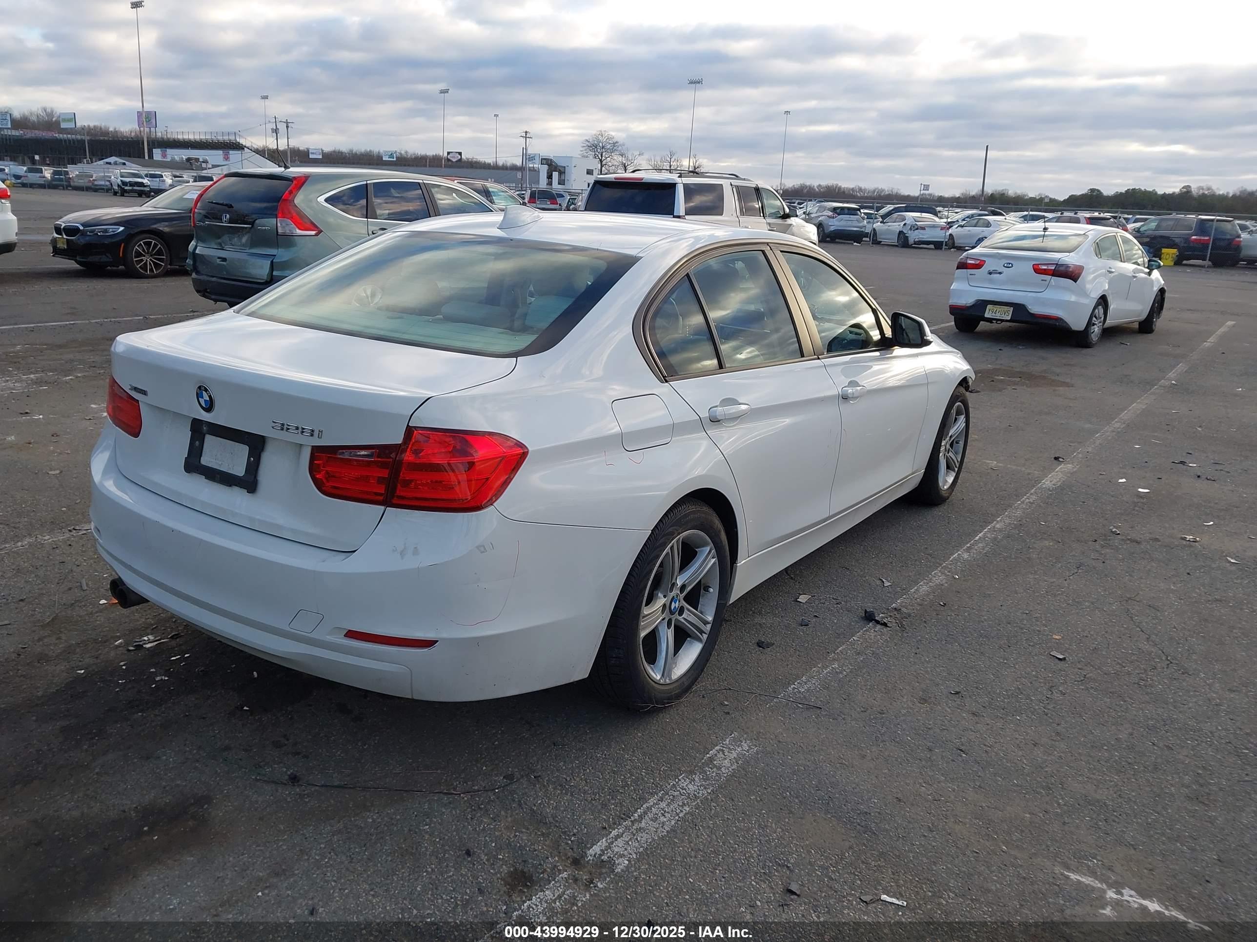 BMW 328I image 4