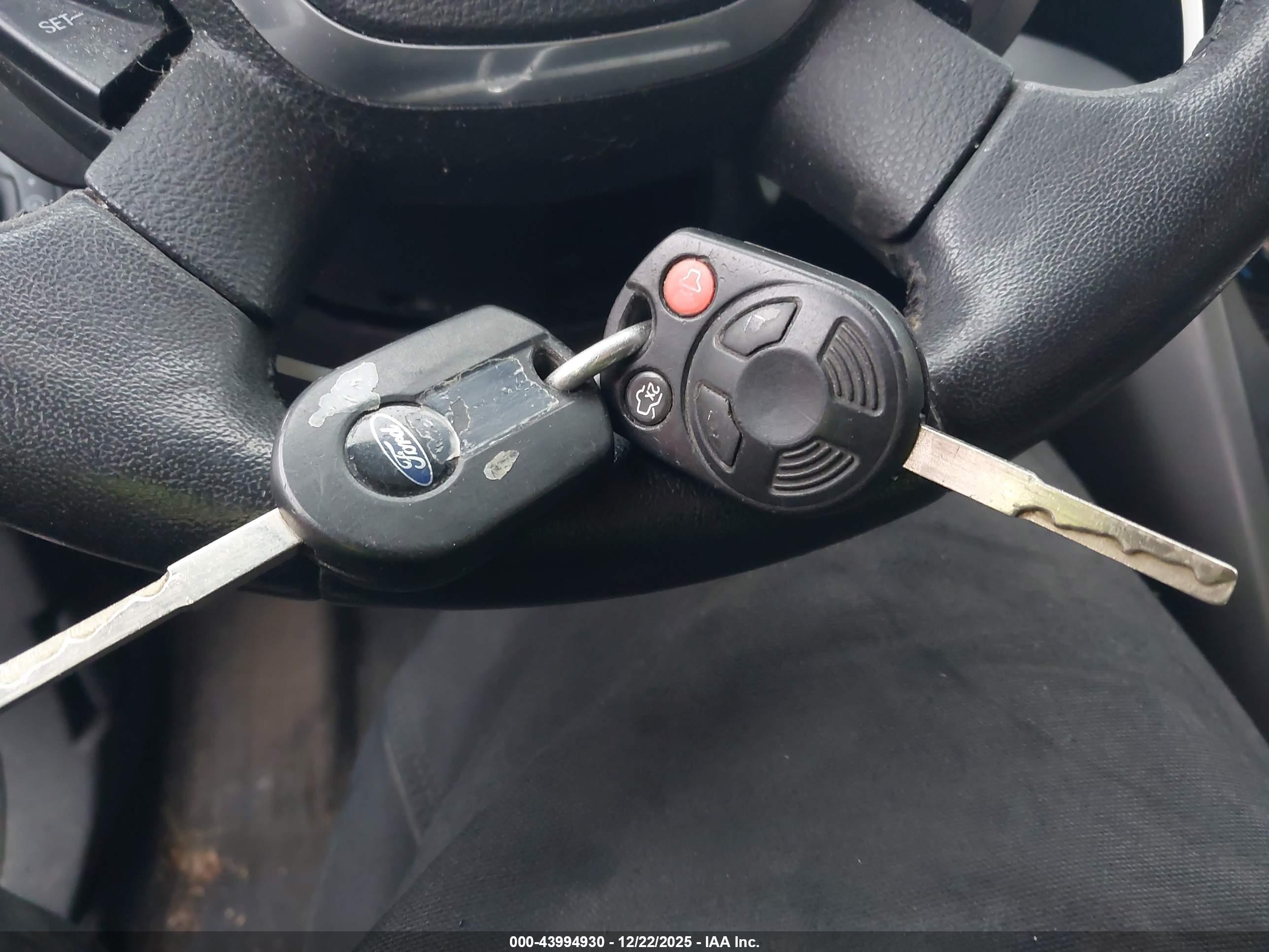 FORD C-MAX image 11