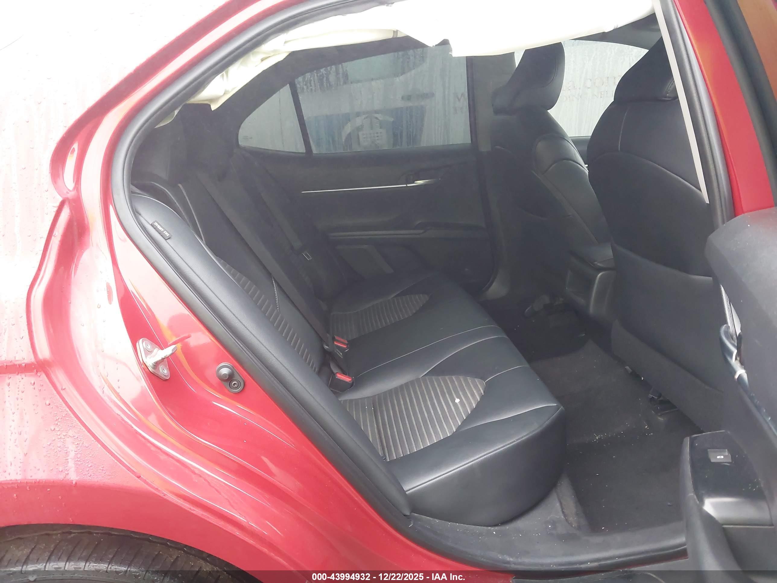 TOYOTA CAMRY image 8