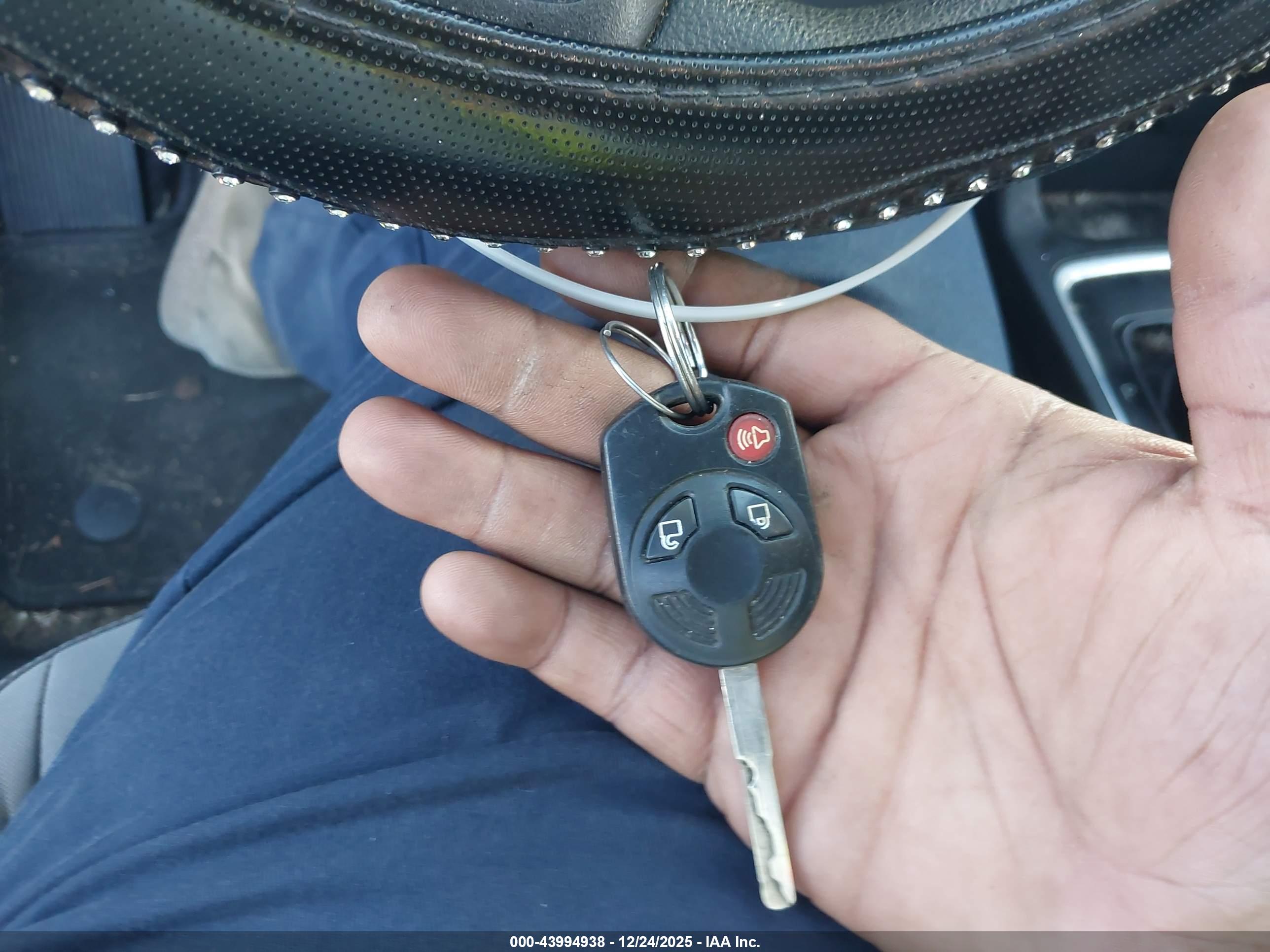 FORD ESCAPE image 11