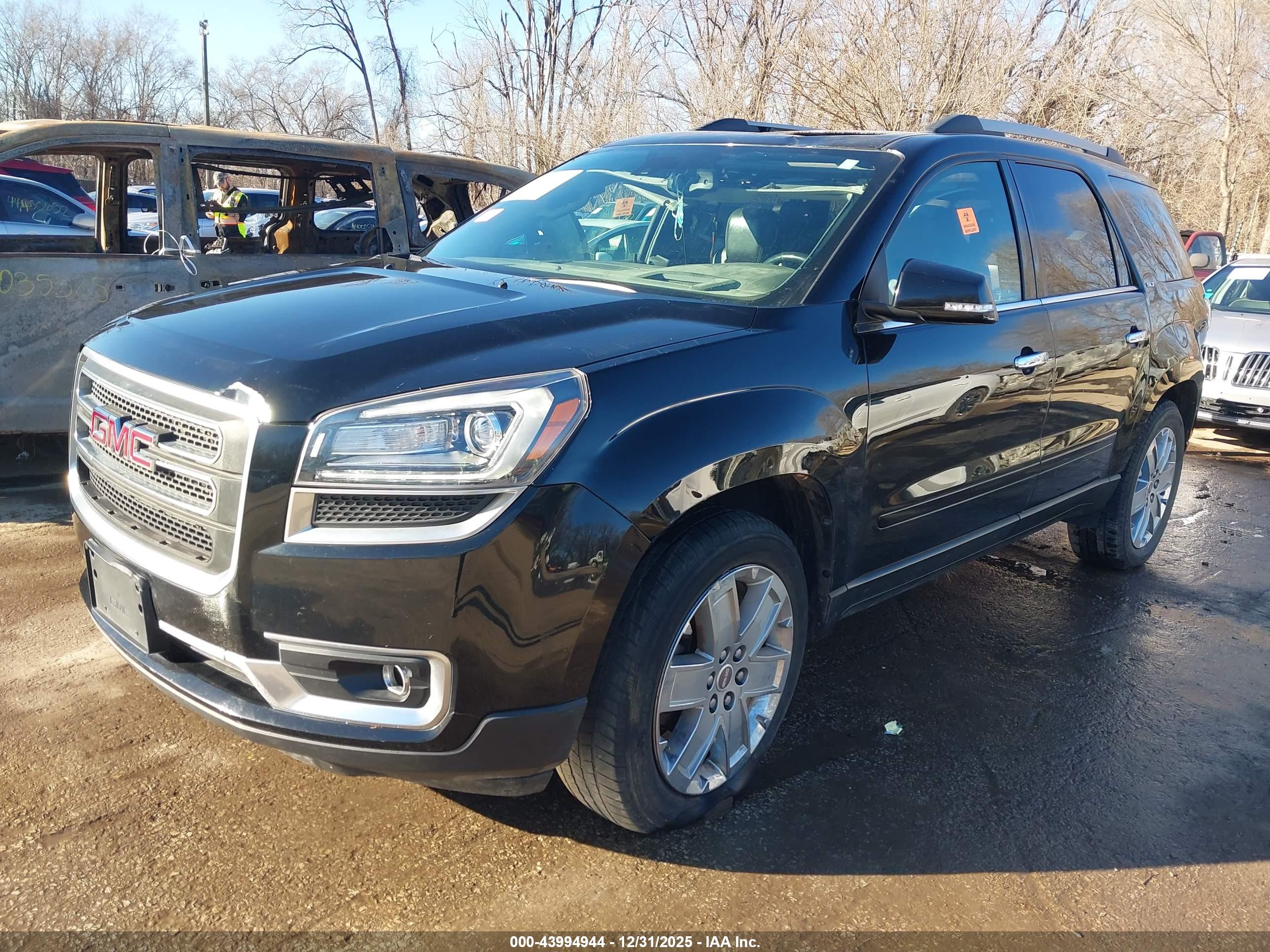 GMC ACADIA image 2