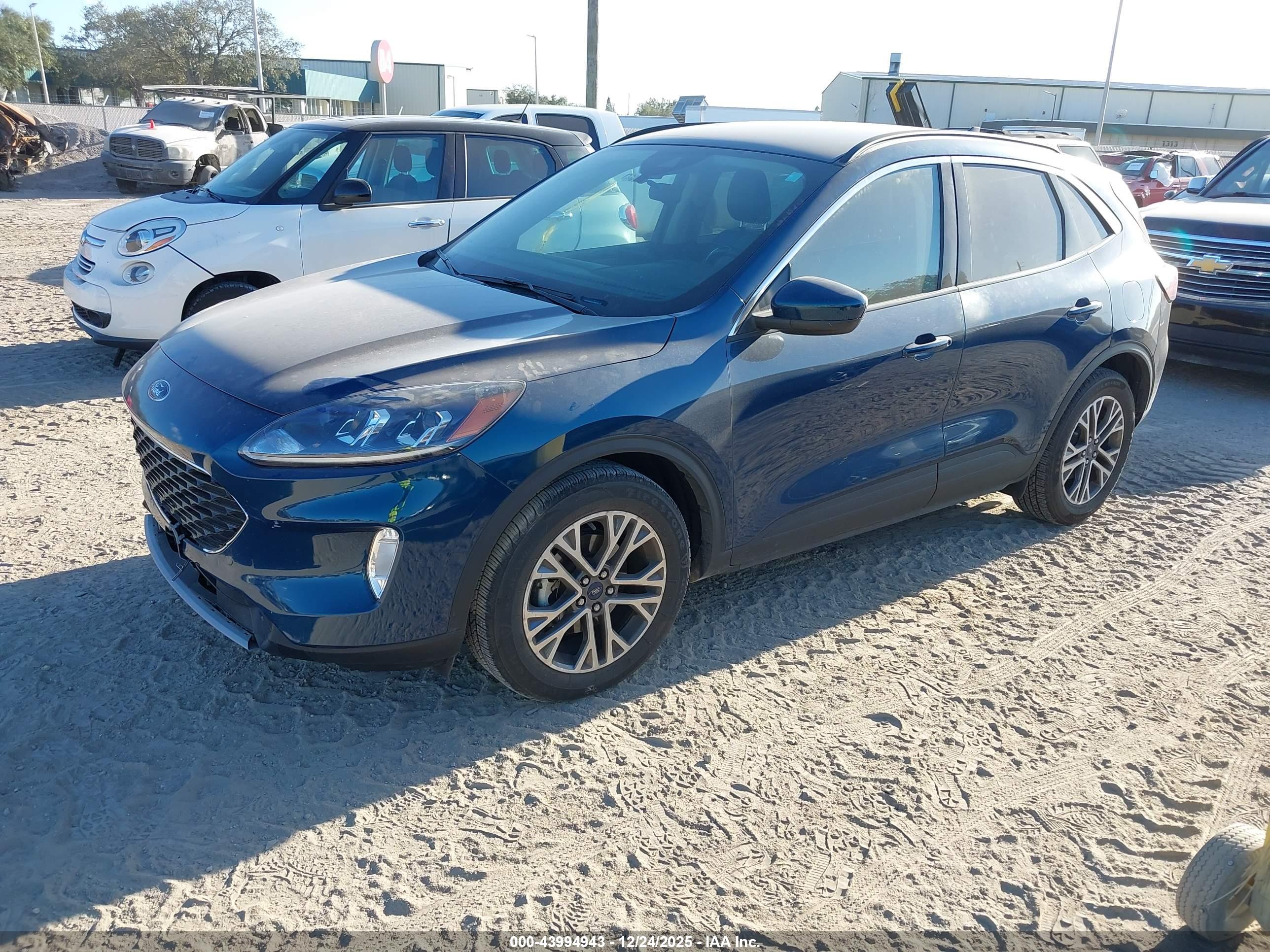 FORD ESCAPE image 2