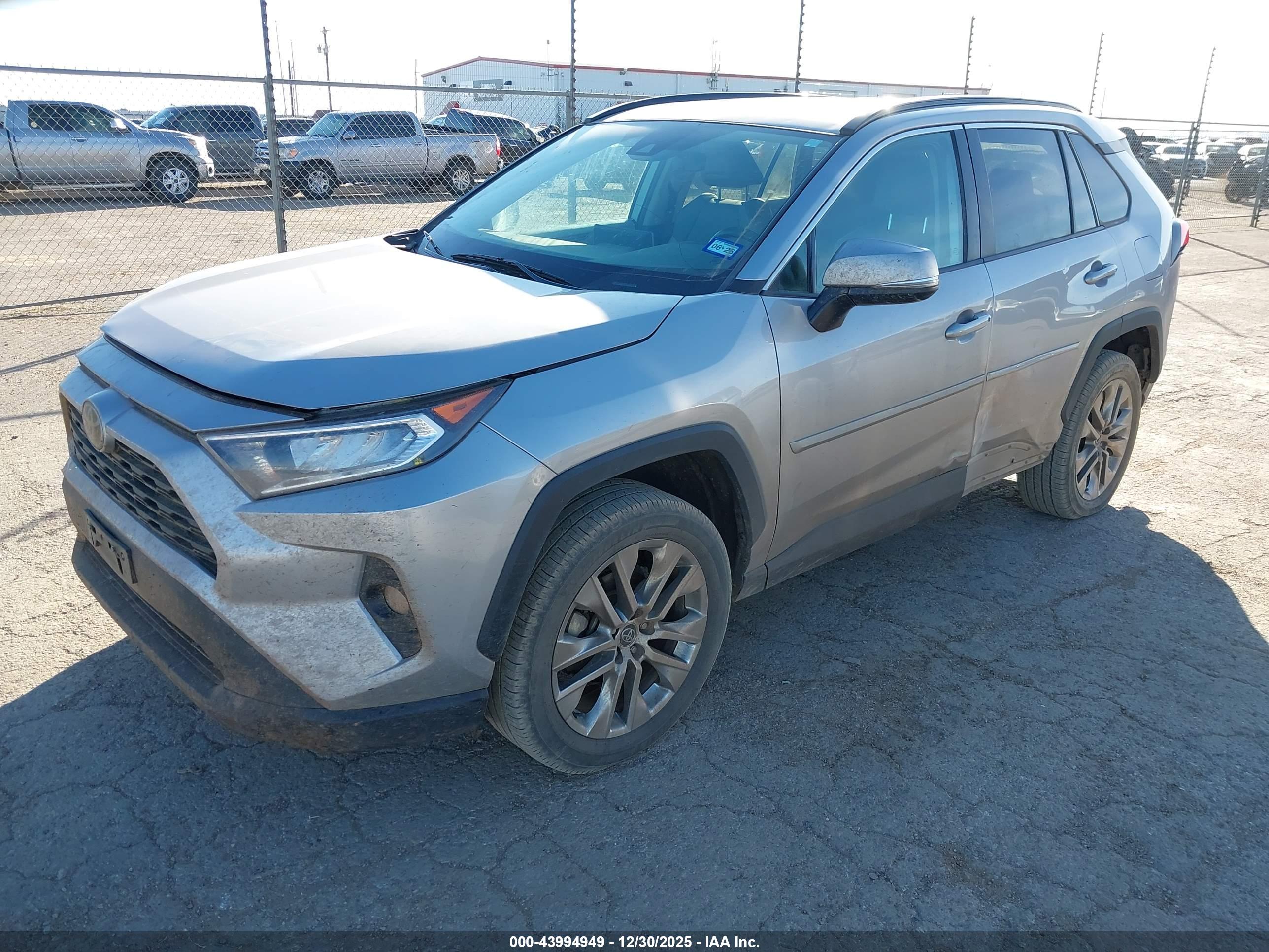 TOYOTA RAV4 image 2