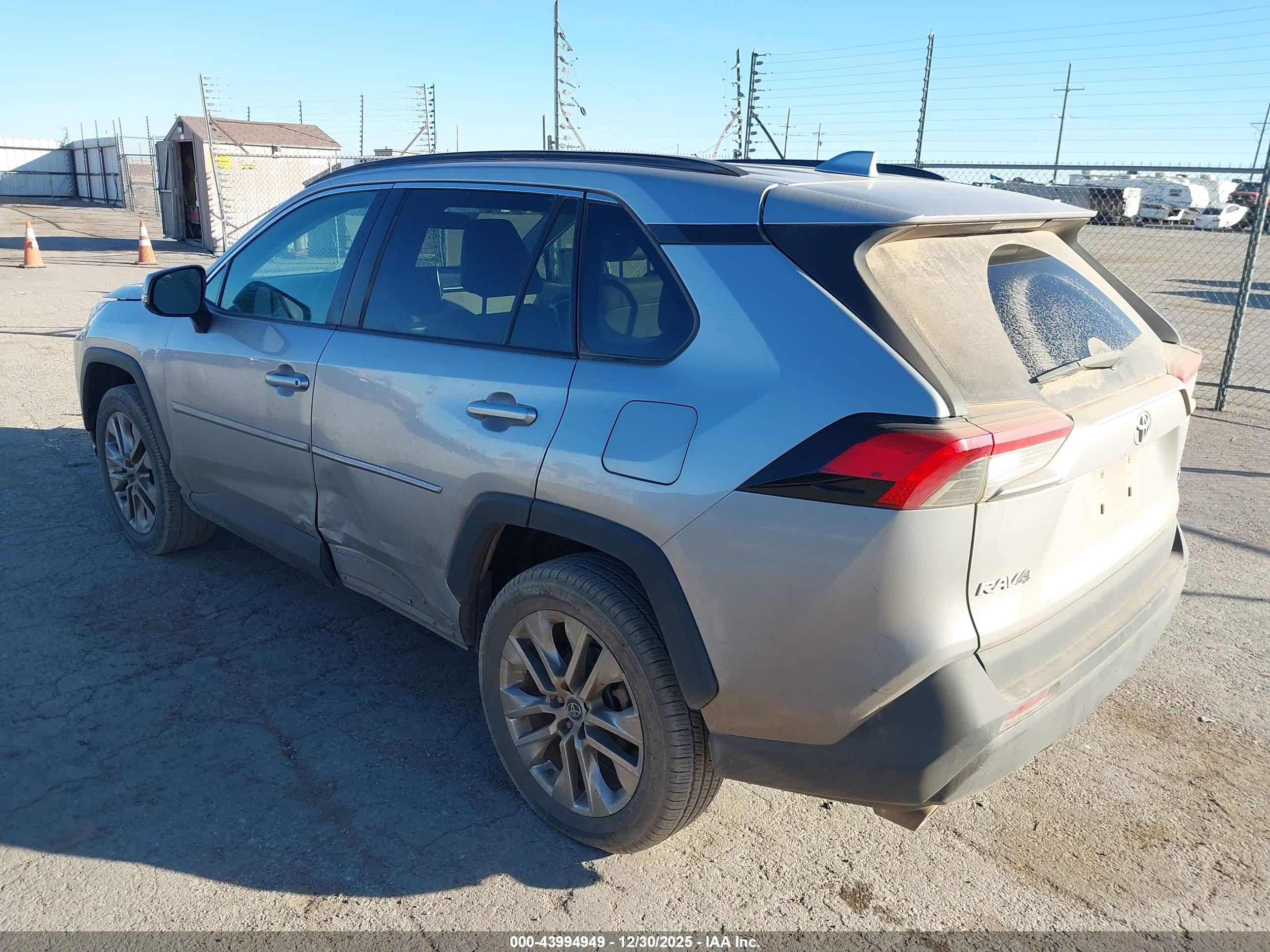 TOYOTA RAV4 image 3