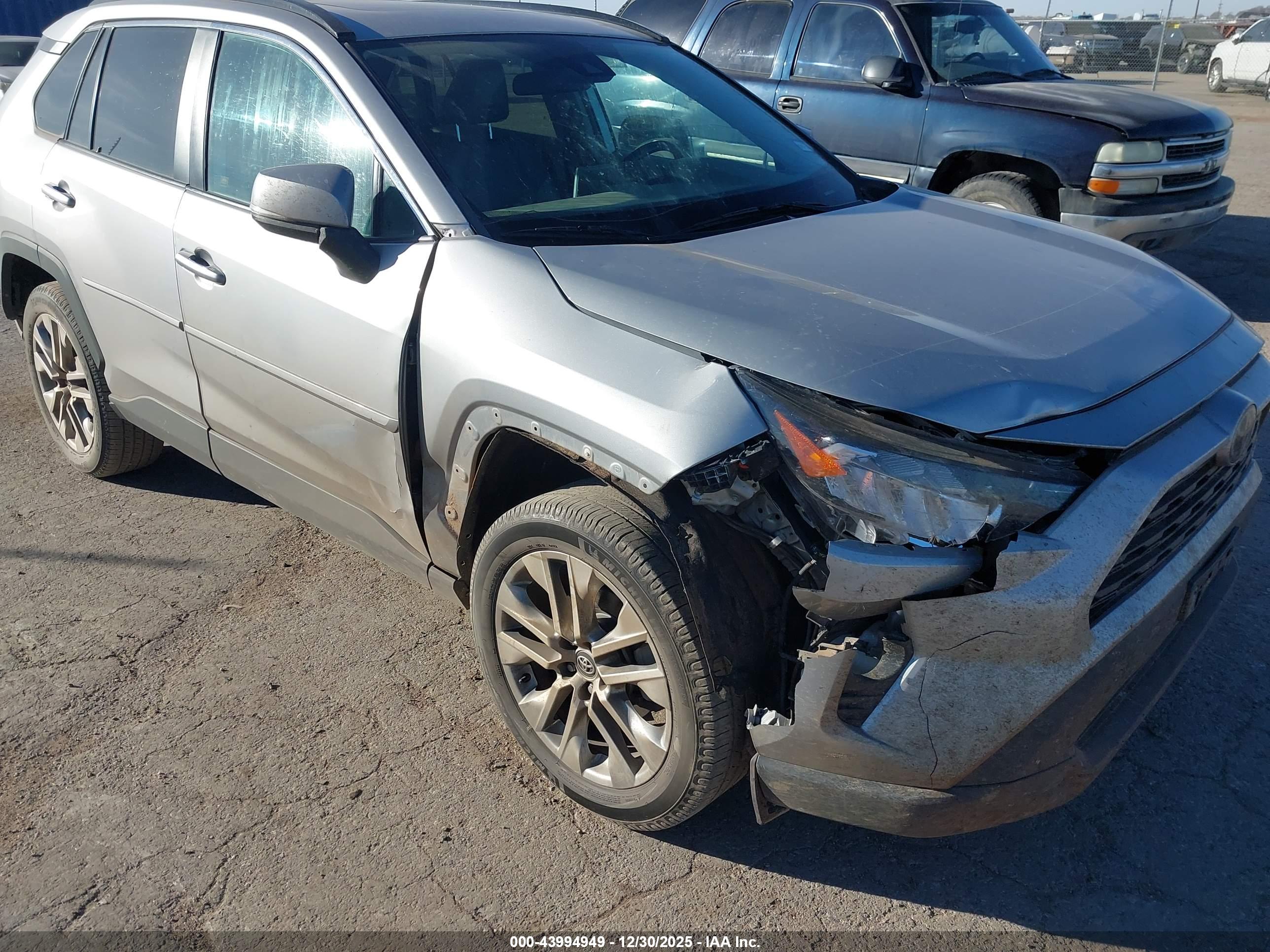 TOYOTA RAV4 image 6