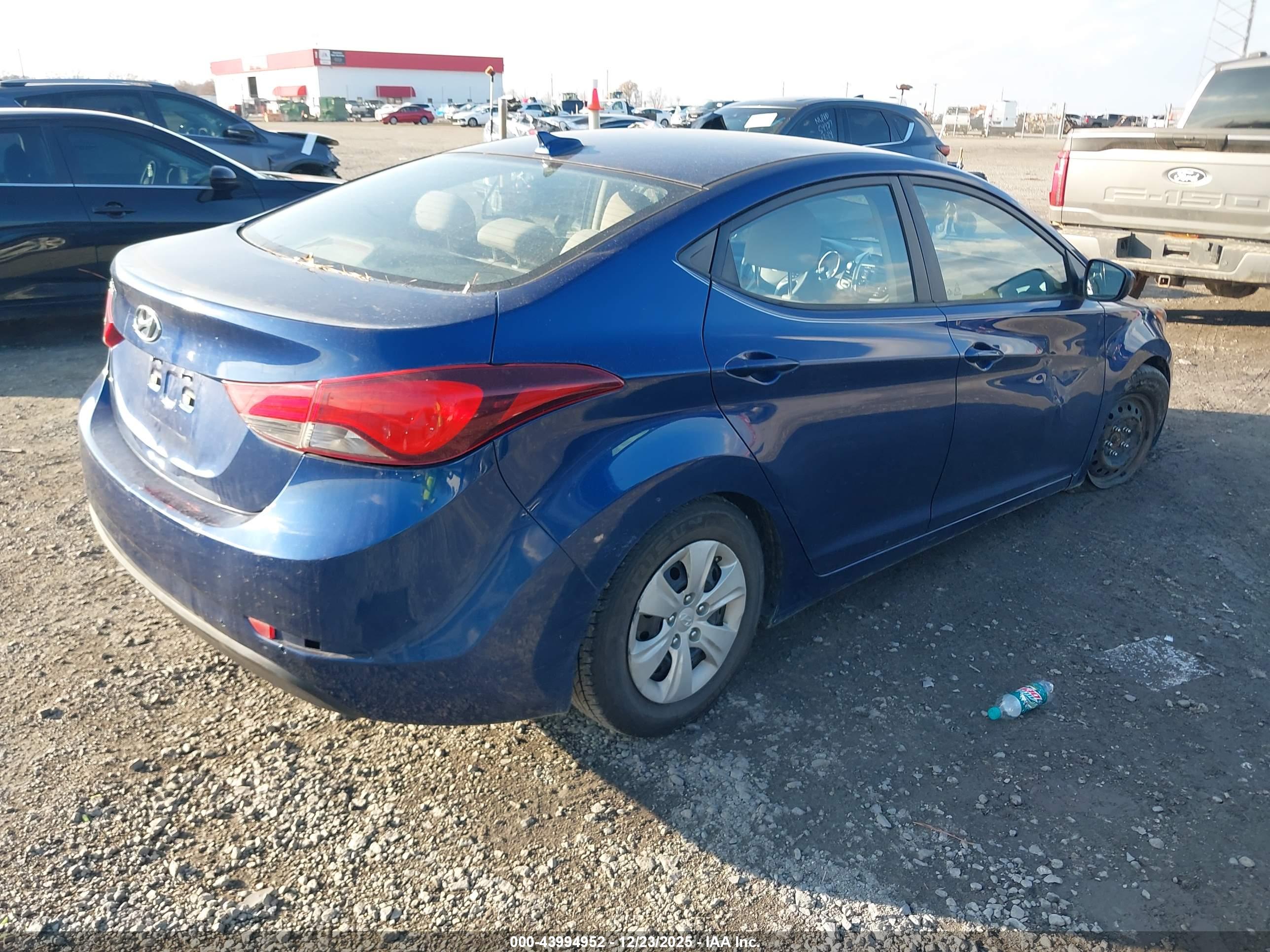 HYUNDAI ELANTRA image 4