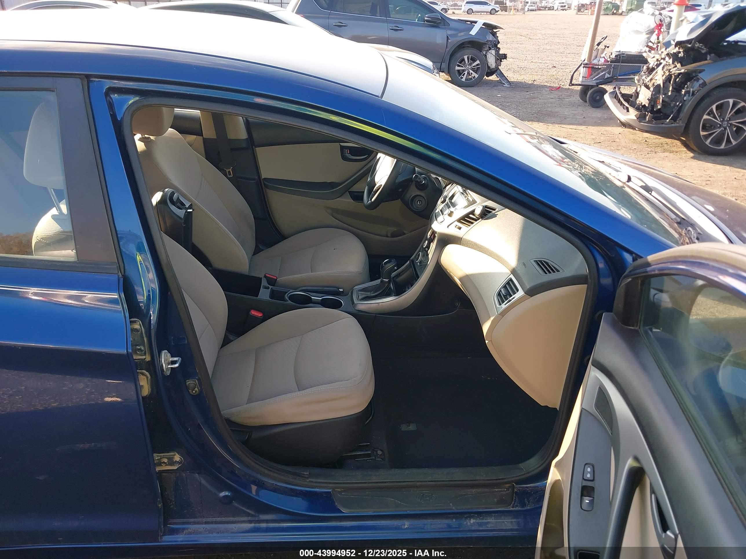 HYUNDAI ELANTRA image 5