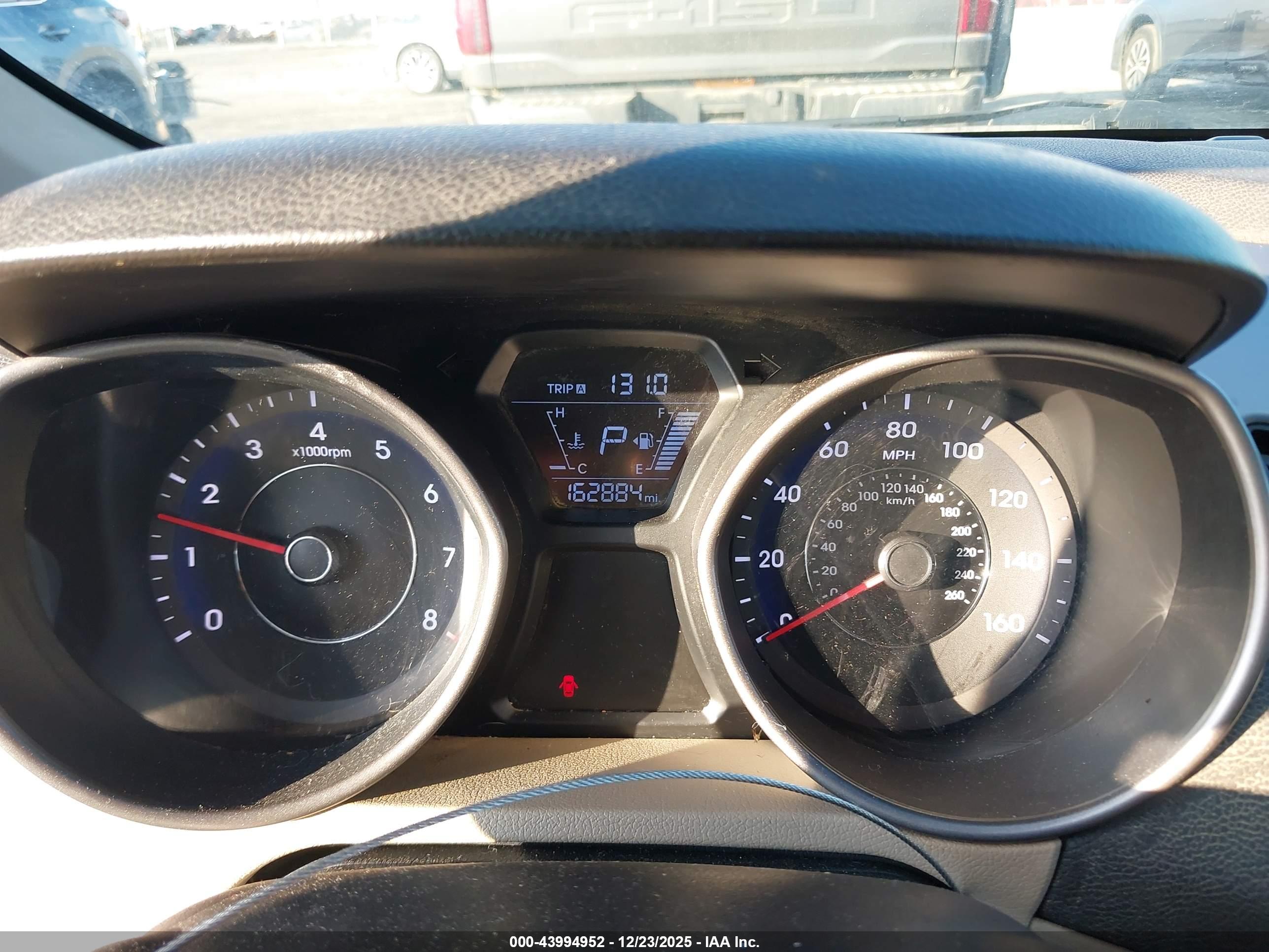 HYUNDAI ELANTRA image 7