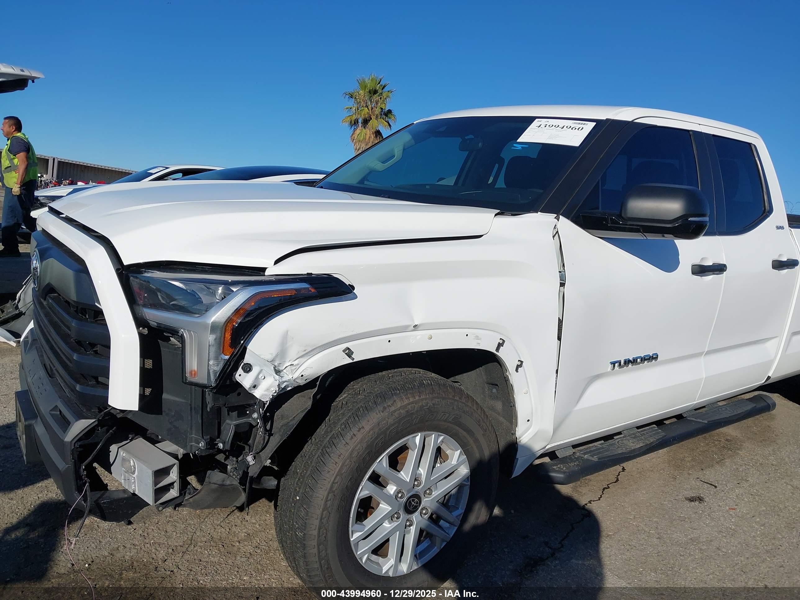 TOYOTA TUNDRA image 6