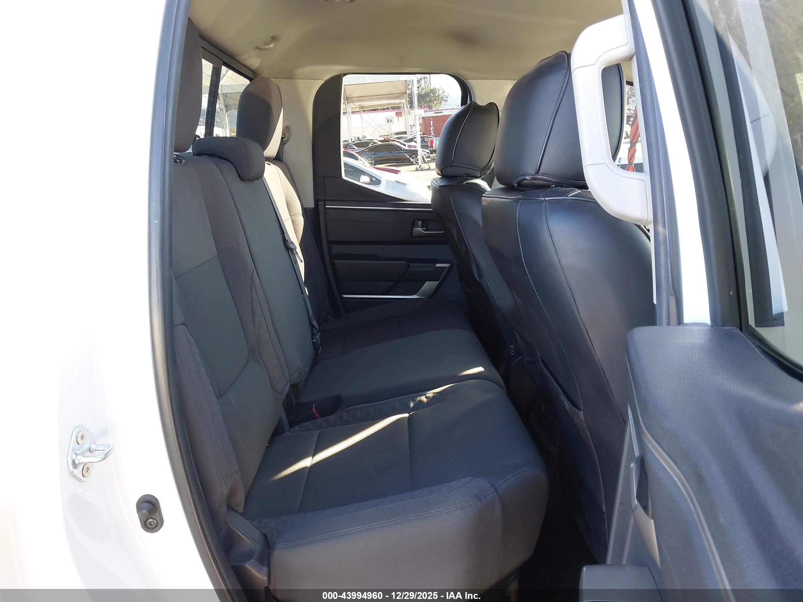 TOYOTA TUNDRA image 8