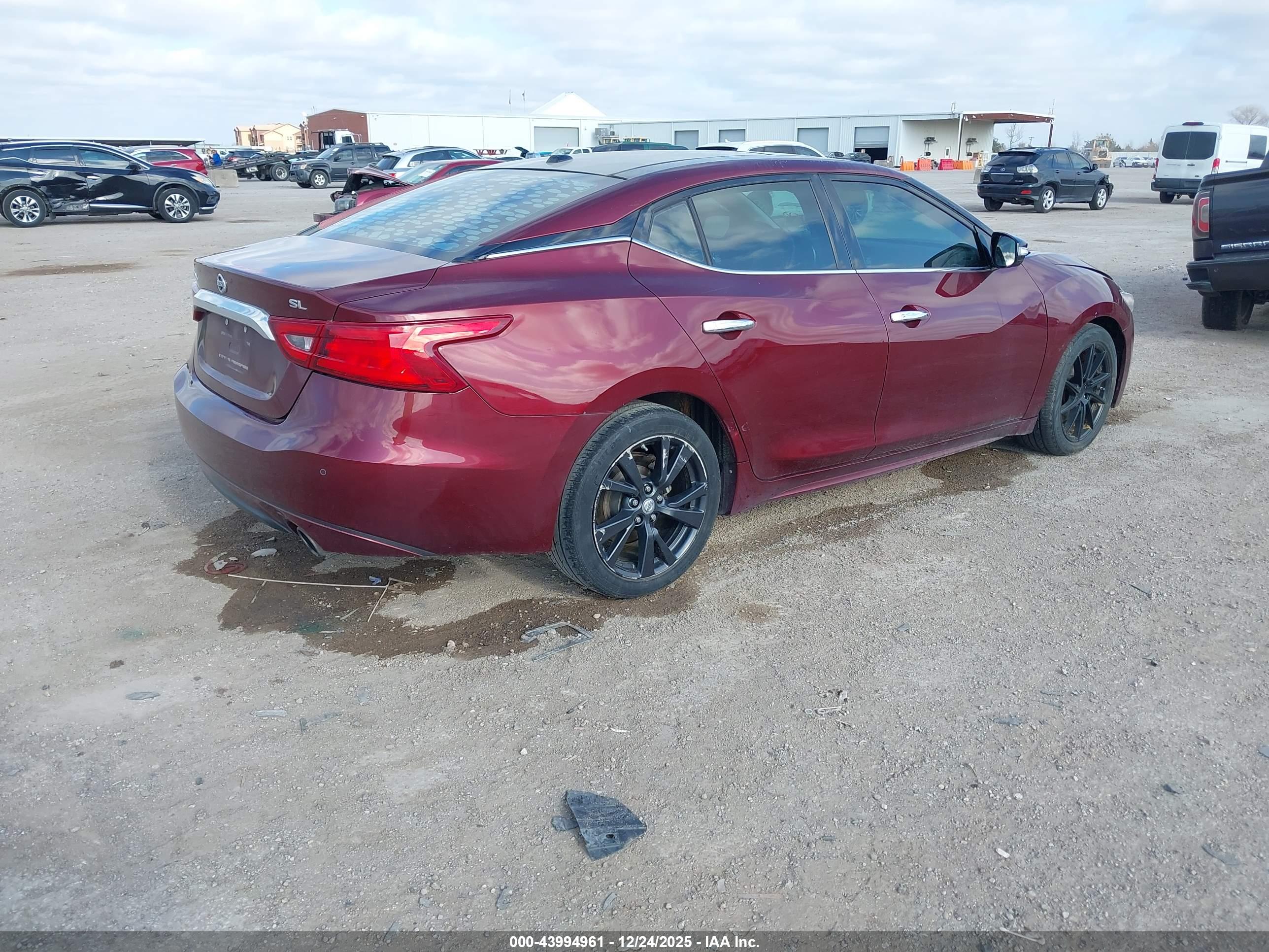 NISSAN MAXIMA image 4