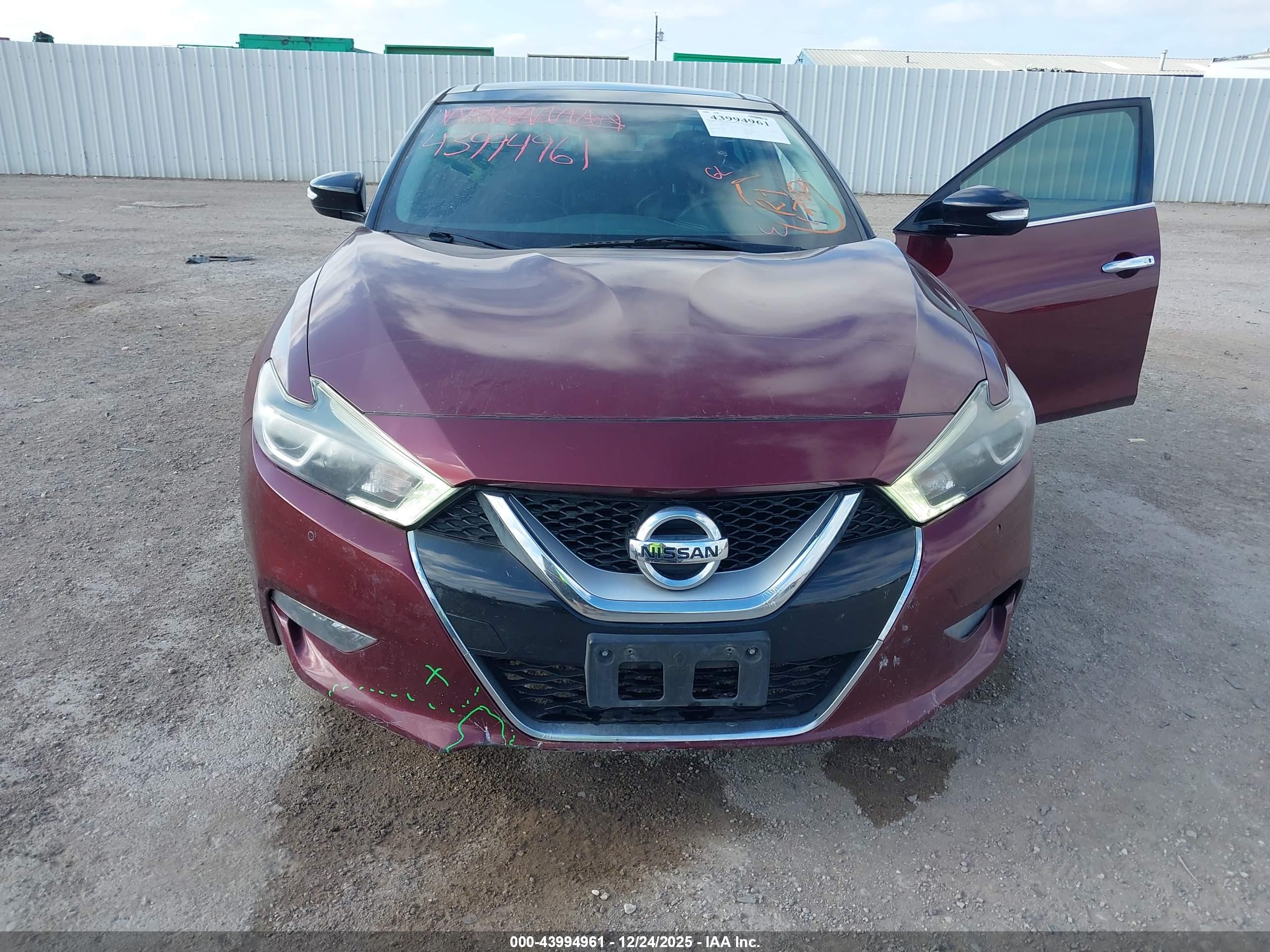 NISSAN MAXIMA image 6