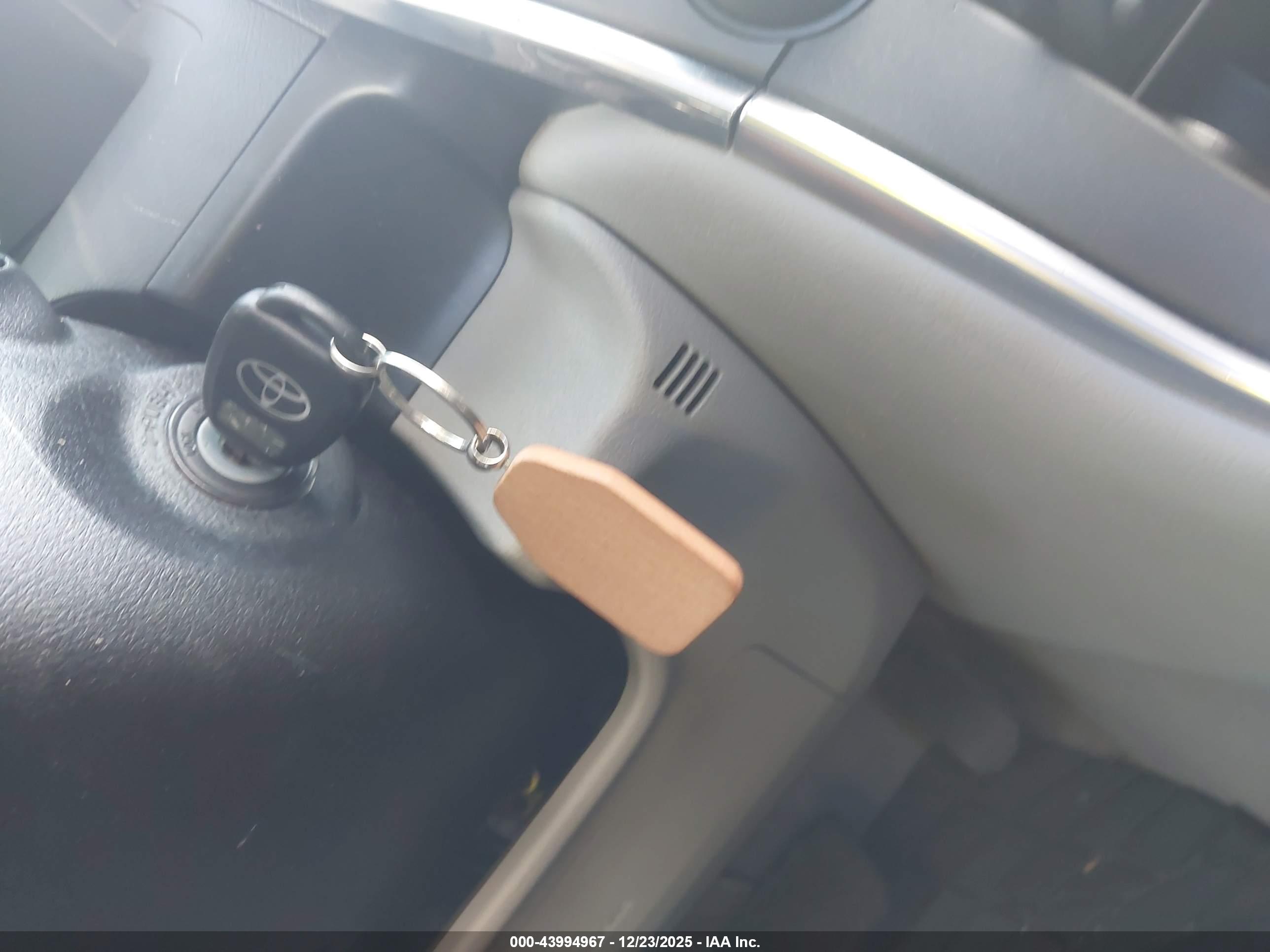 TOYOTA CAMRY image 11