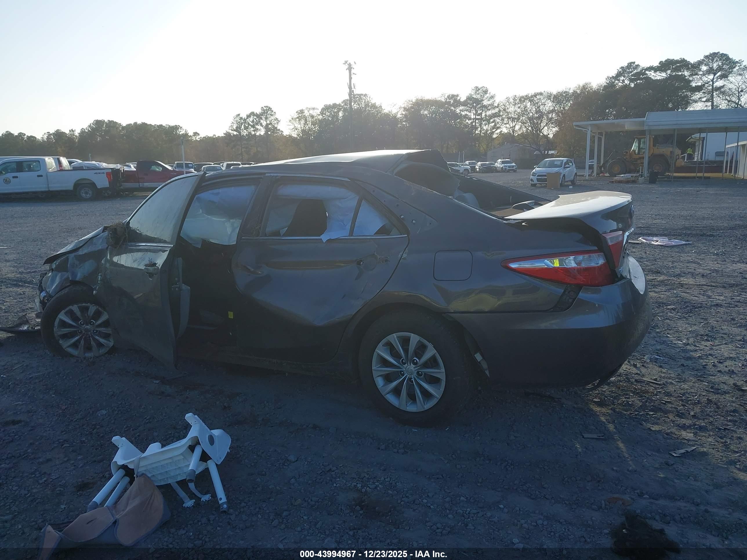 TOYOTA CAMRY image 3