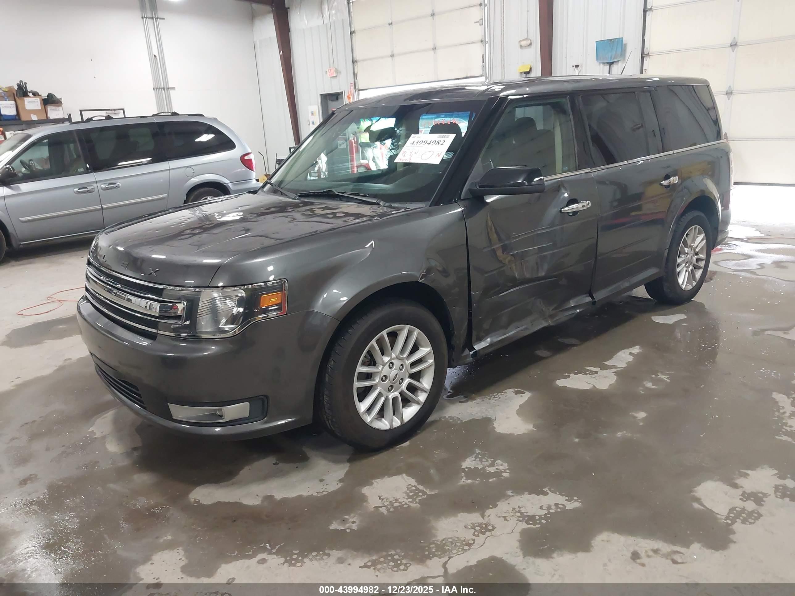 FORD FLEX image 2