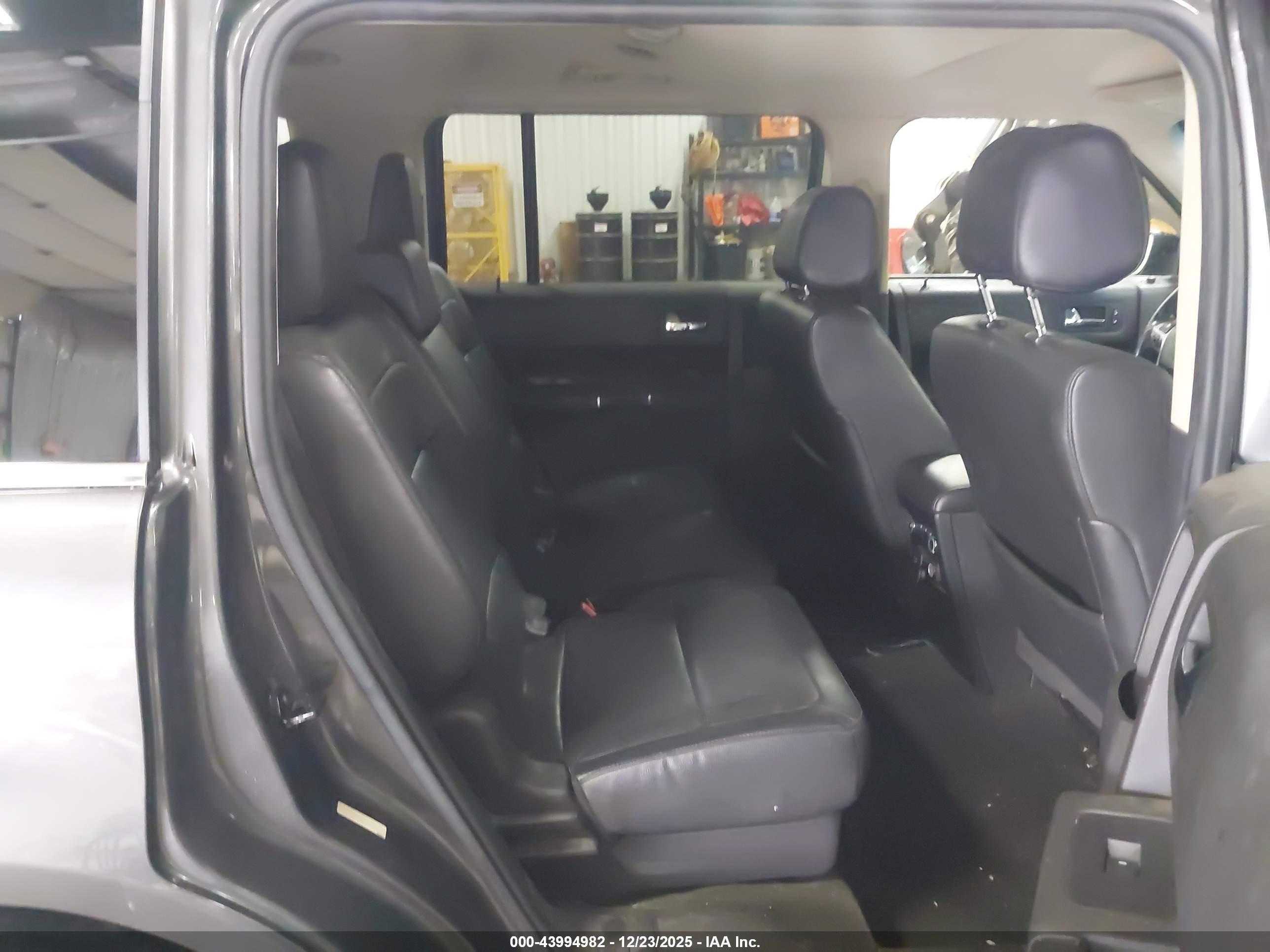 FORD FLEX image 8