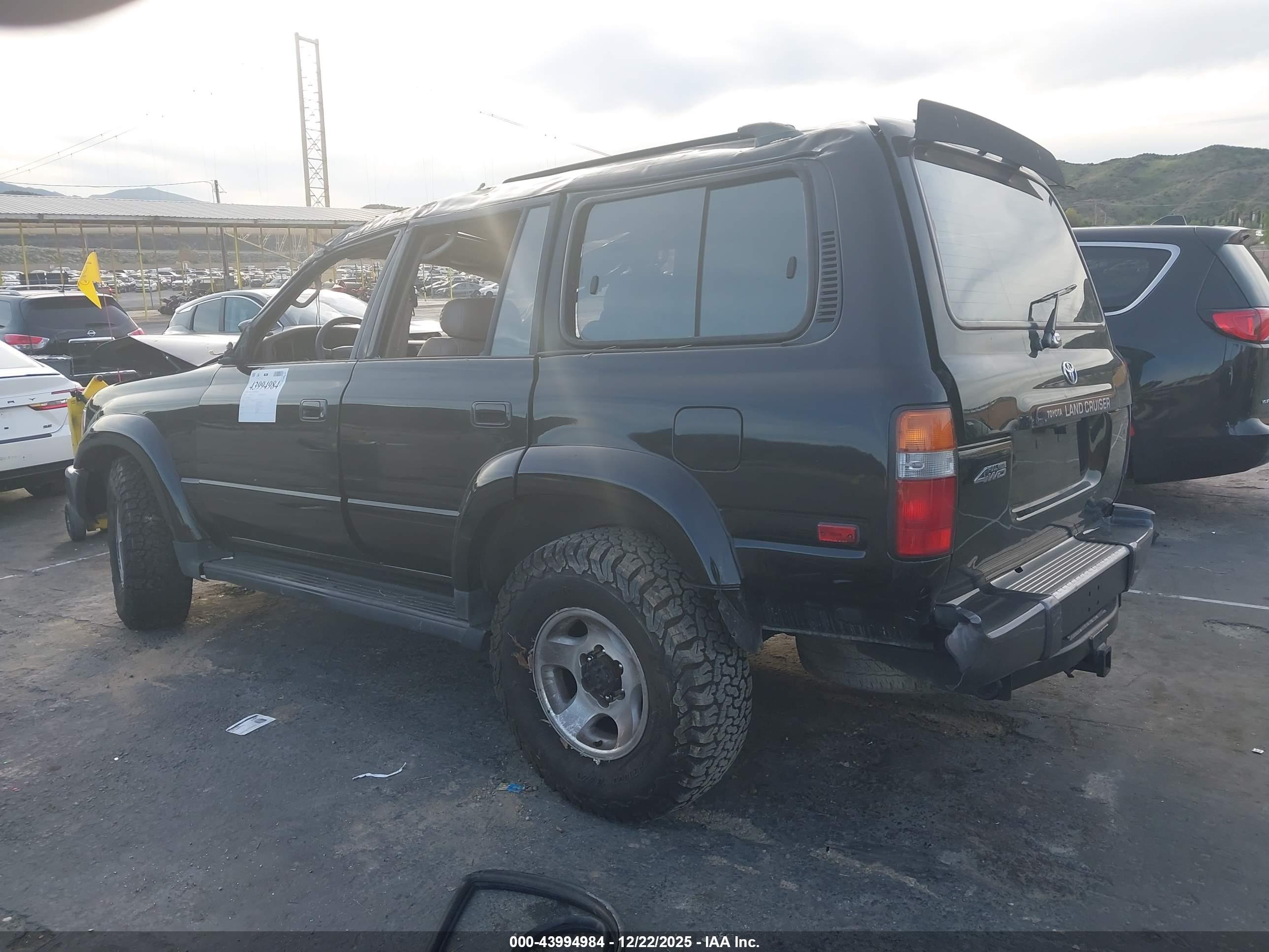 TOYOTA LAND image 3