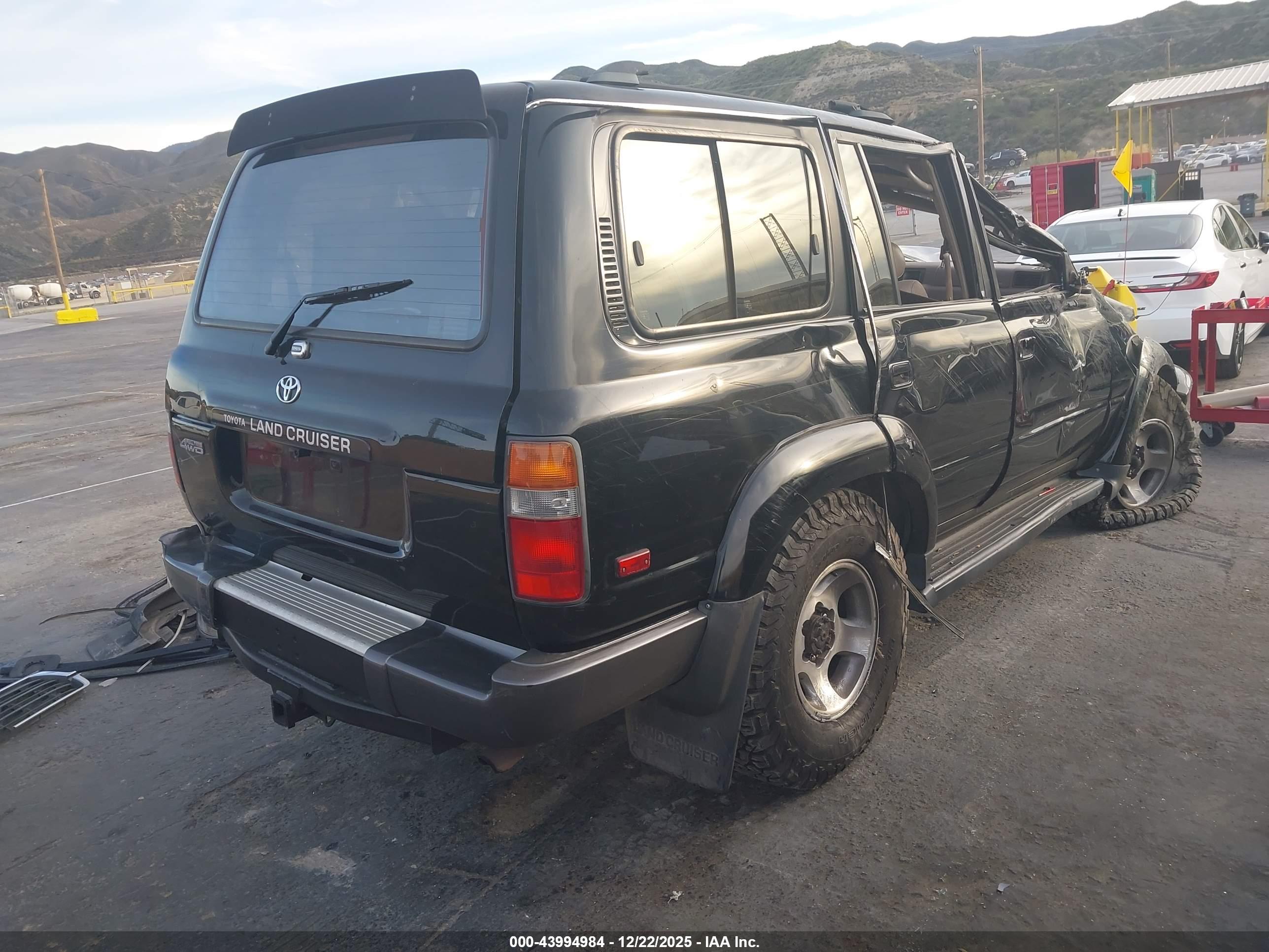 TOYOTA LAND image 4