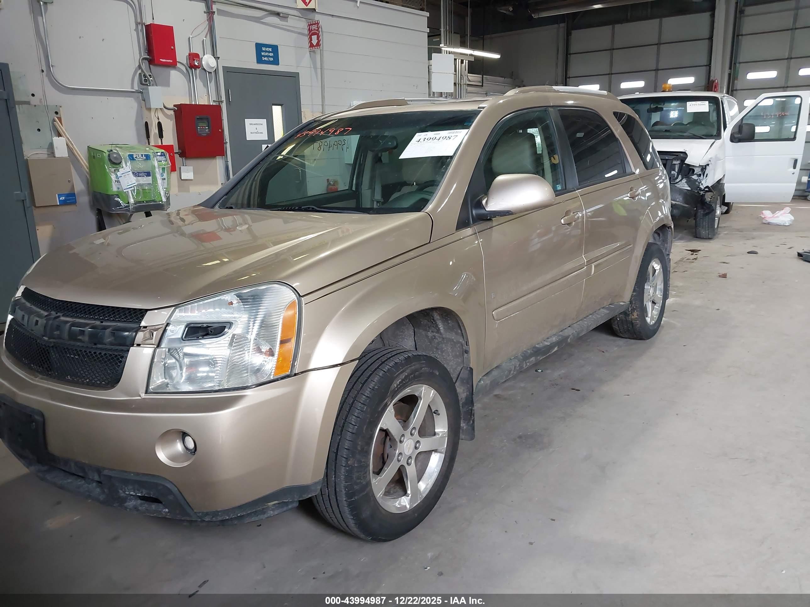 CHEVROLET EQUINOX image 2