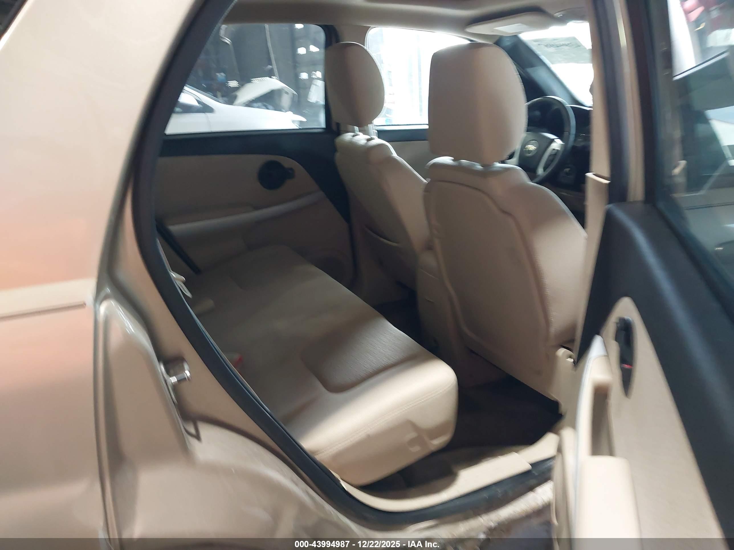 CHEVROLET EQUINOX image 8