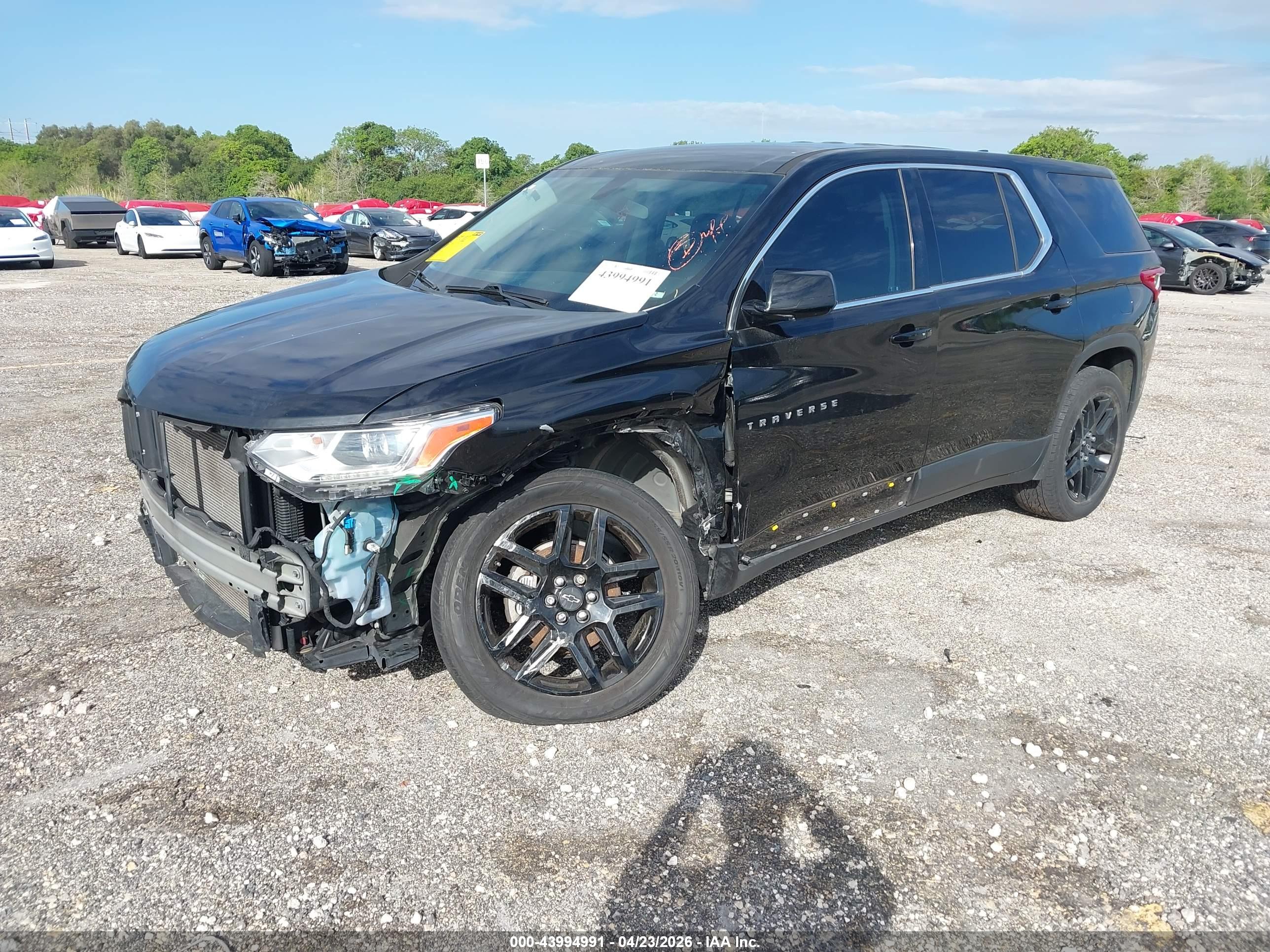 CHEVROLET TRAVERSE image 2