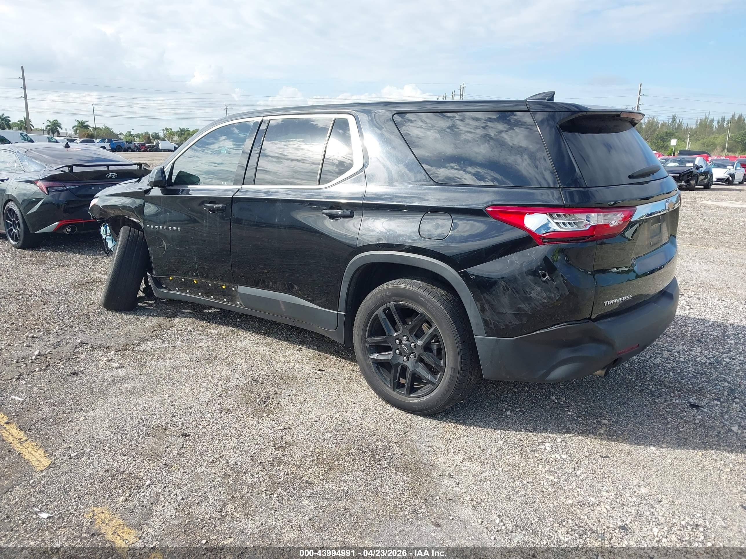 CHEVROLET TRAVERSE image 3