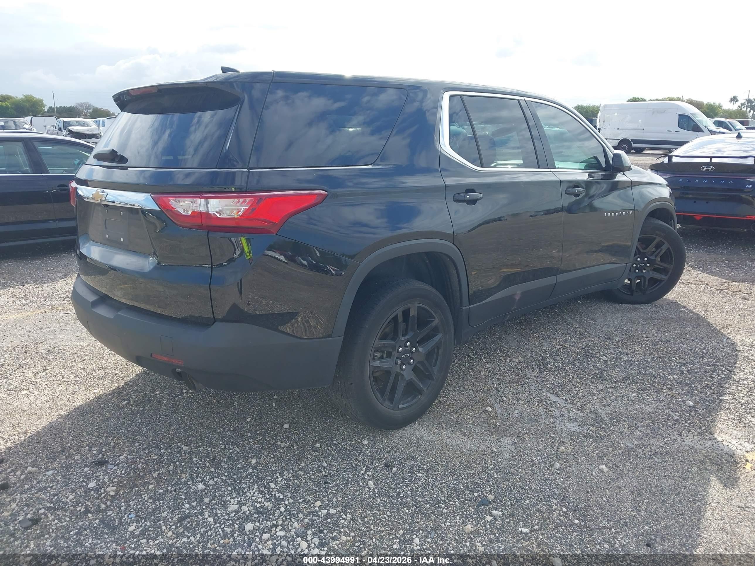 CHEVROLET TRAVERSE image 4