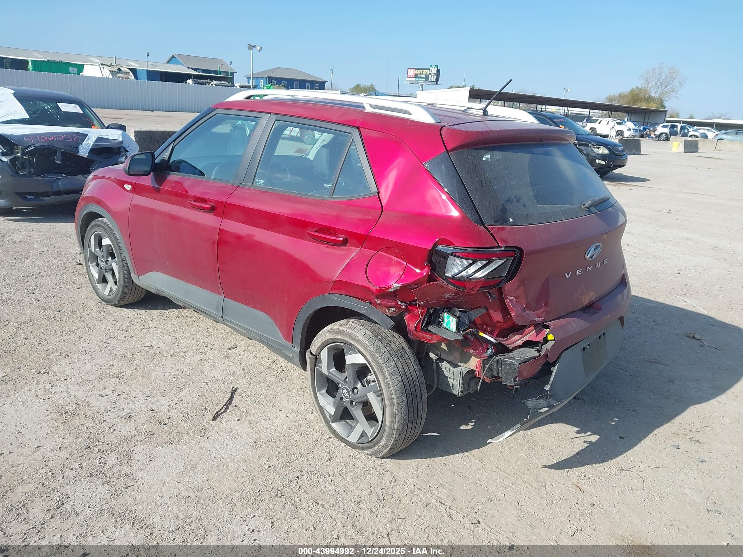 HYUNDAI VENUE image 6